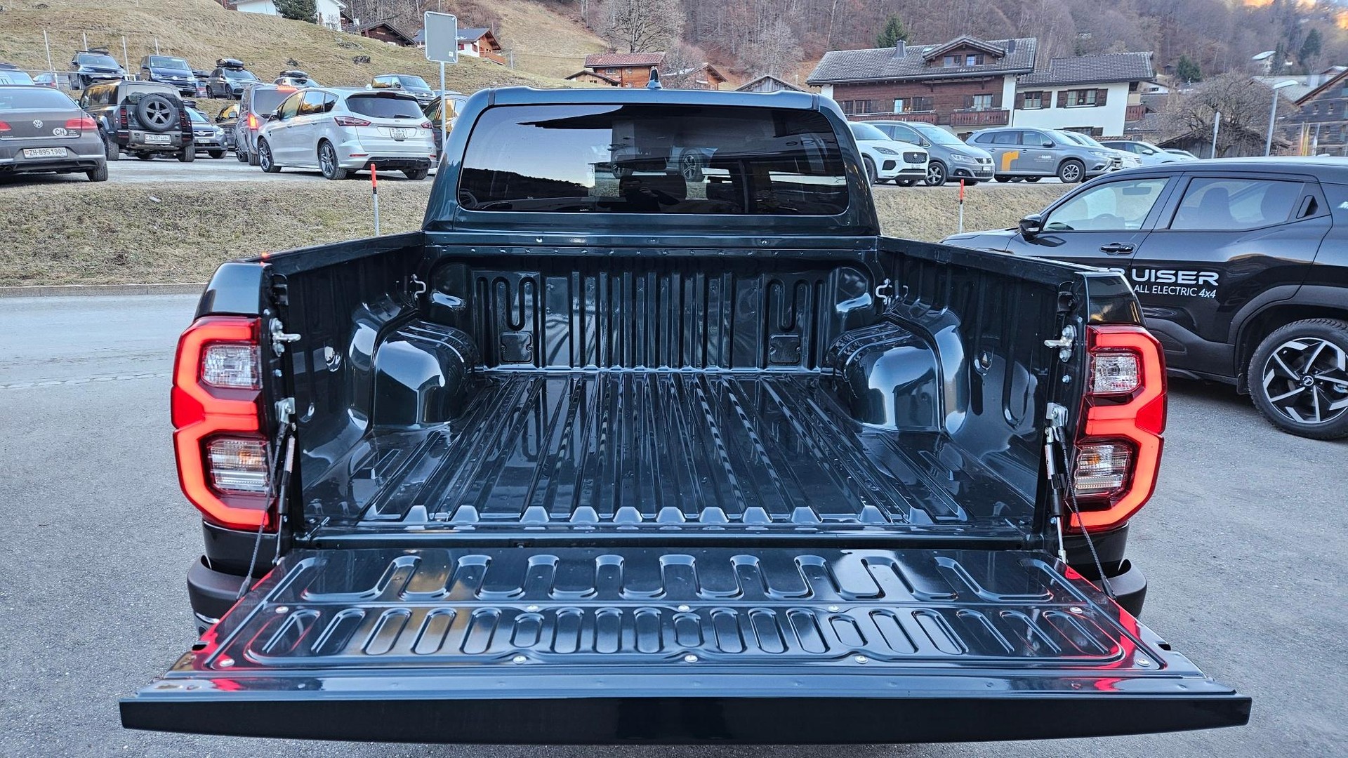 TOYOTA Hilux Double Cab.-Pick-up 2.8 D-4D 204 Premium-image-4