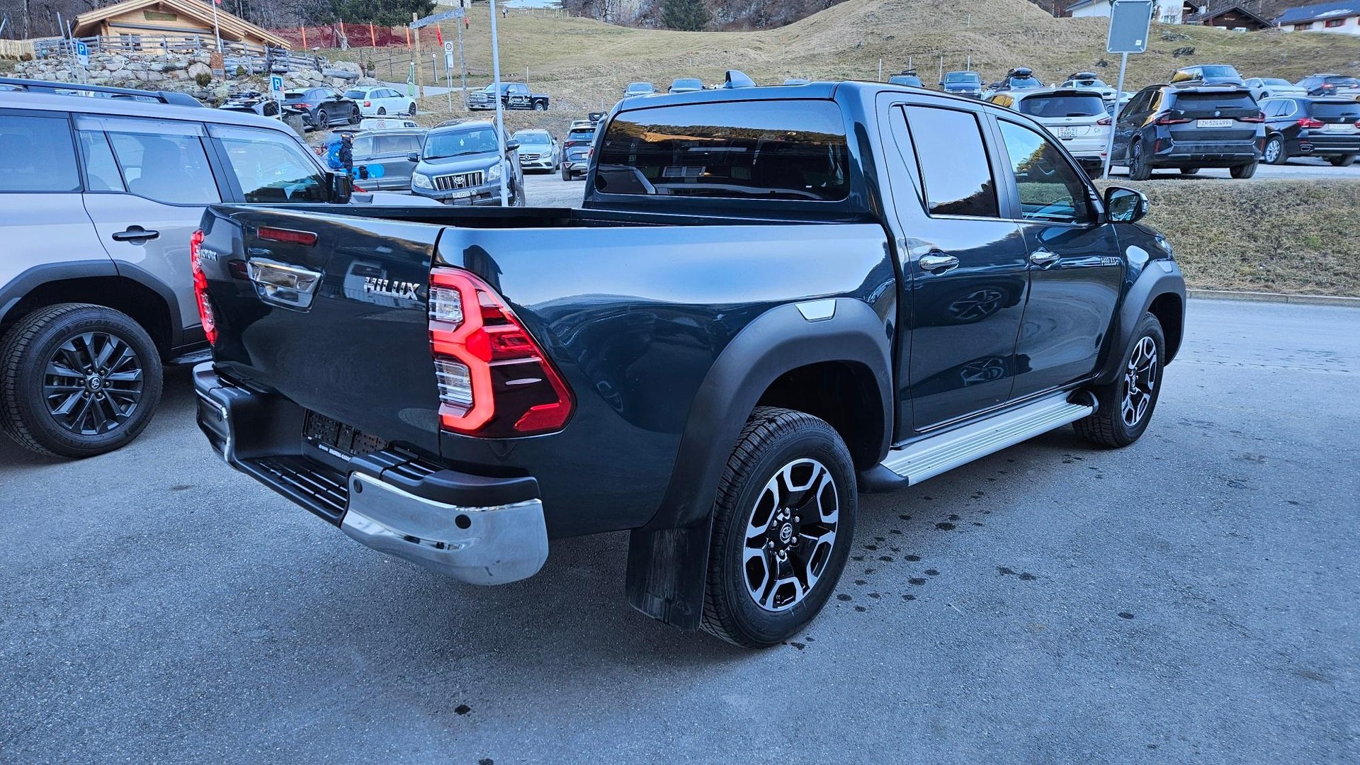 TOYOTA Hilux Double Cab.-Pick-up 2.8 D-4D 204 Premium-image-2