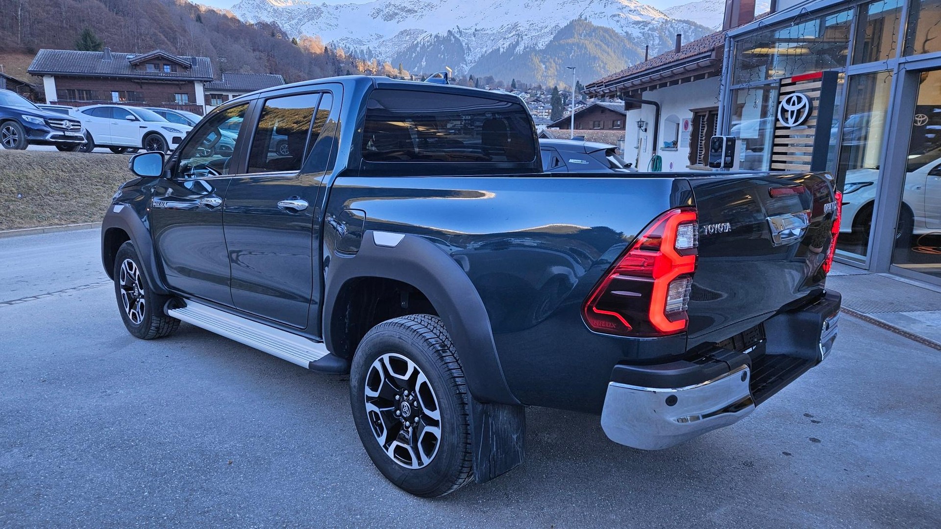 TOYOTA Hilux Double Cab.-Pick-up 2.8 D-4D 204 Premium-image-3