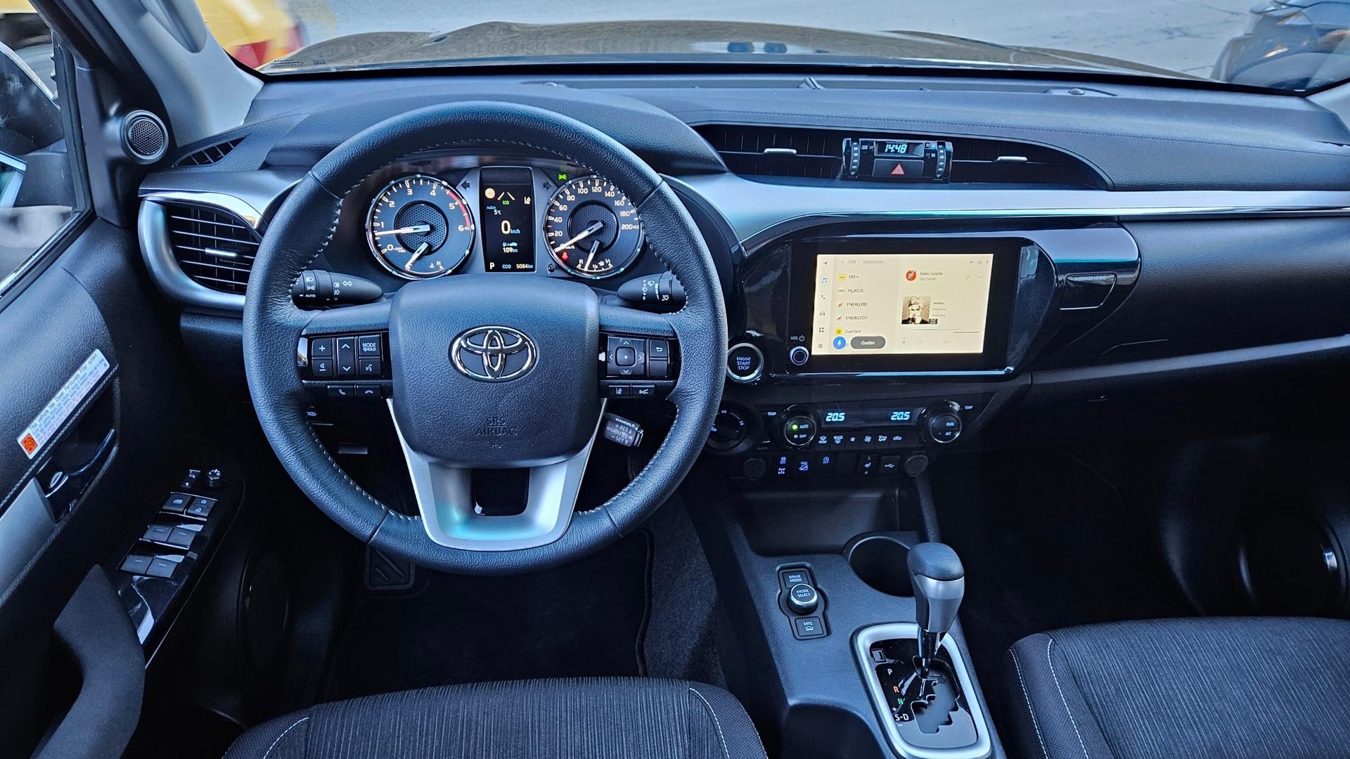 TOYOTA Hilux Double Cab.-Pick-up 2.8 D-4D 204 Premium-image-7