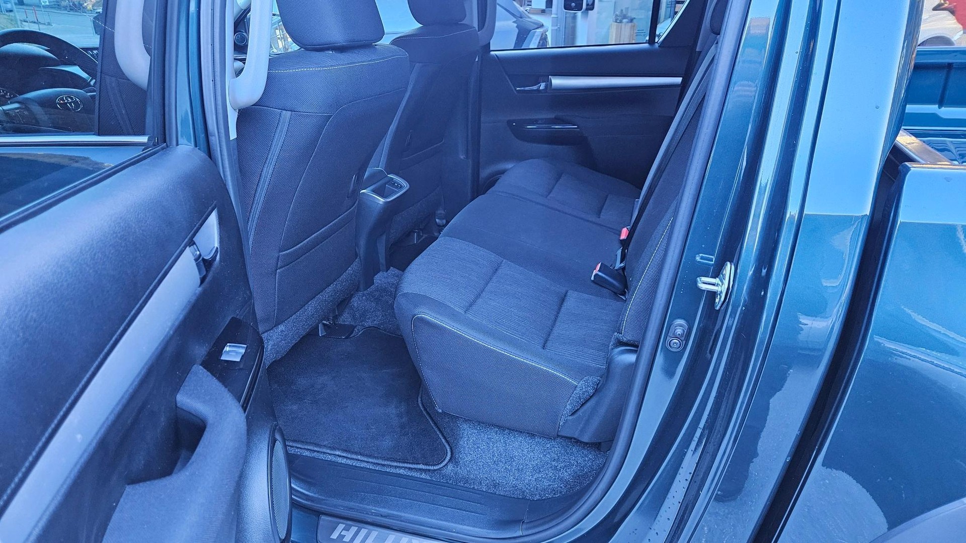 TOYOTA Hilux Double Cab.-Pick-up 2.8 D-4D 204 Premium-image-5