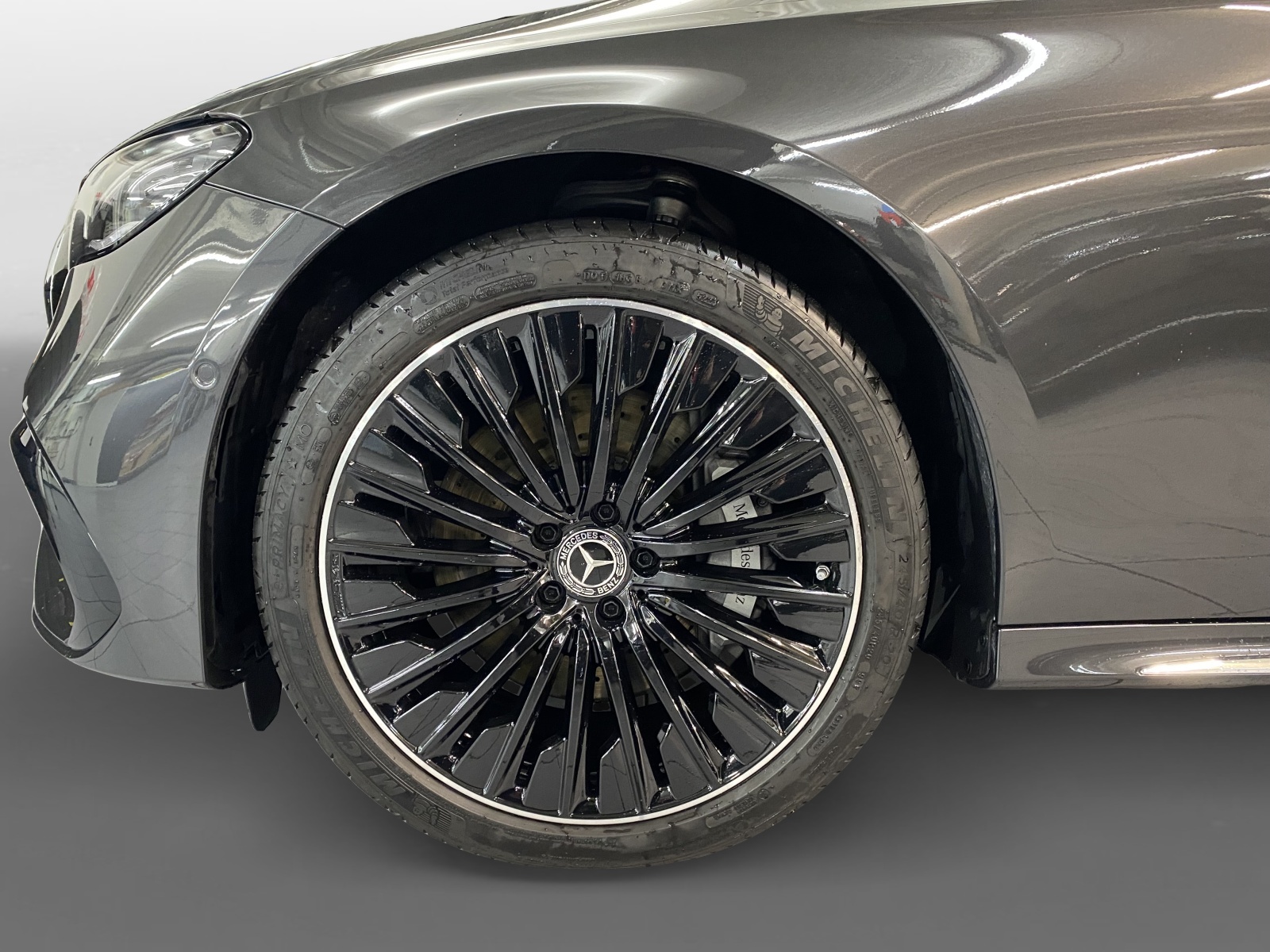 MERCEDES-BENZ E 400 e AMG Line 4MATIC-image-6