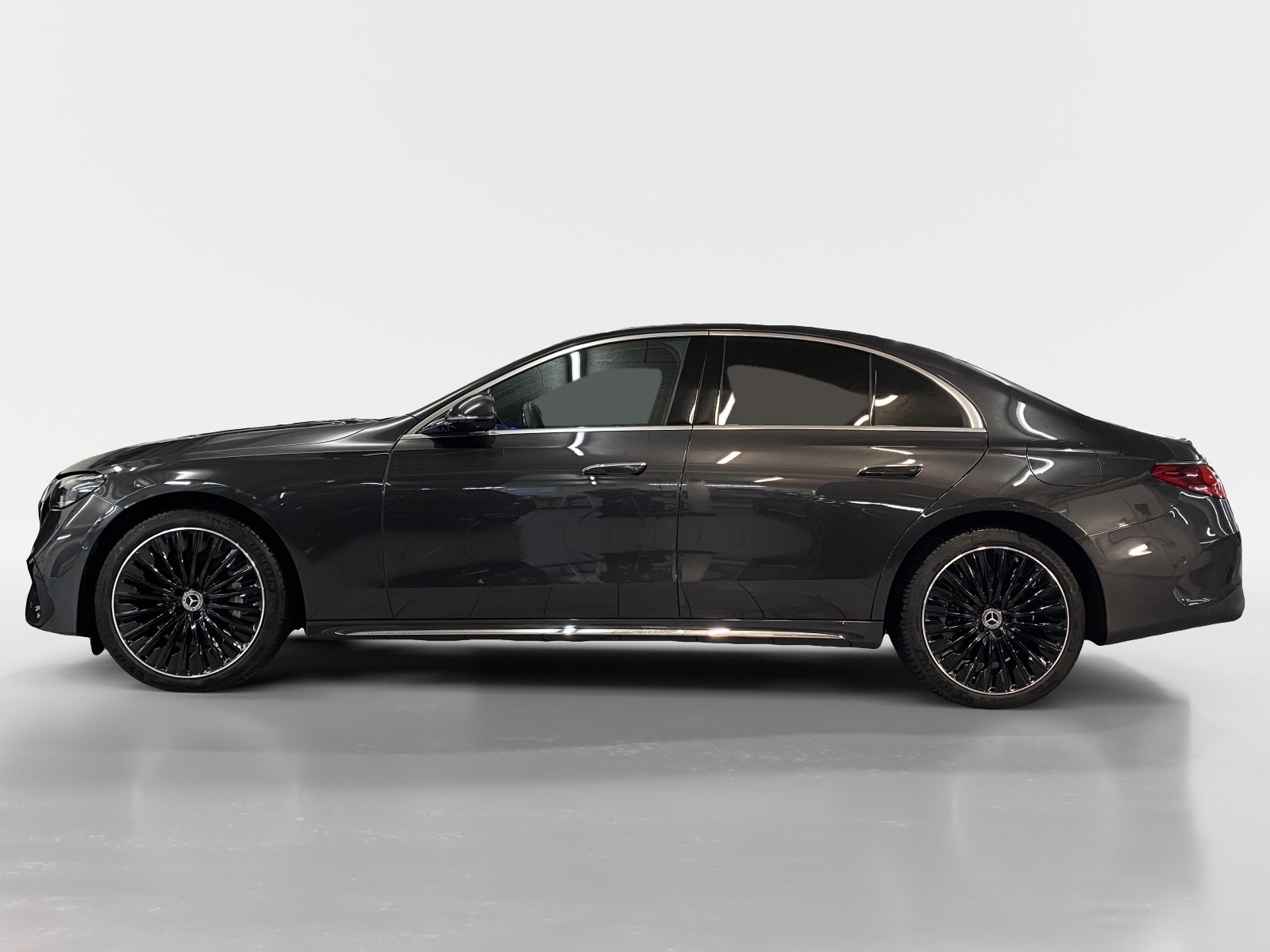 MERCEDES-BENZ E 400 e AMG Line 4MATIC-image-3