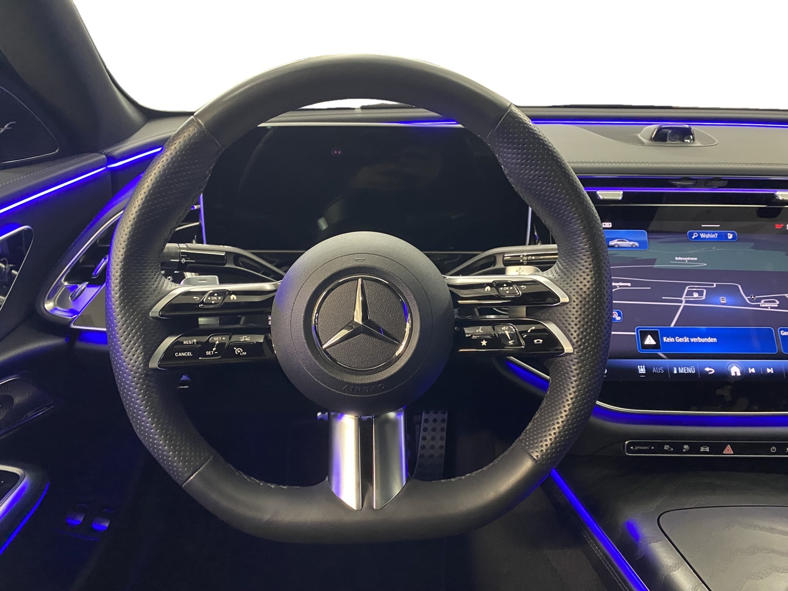 MERCEDES-BENZ E 400 e AMG Line 4MATIC-image-11