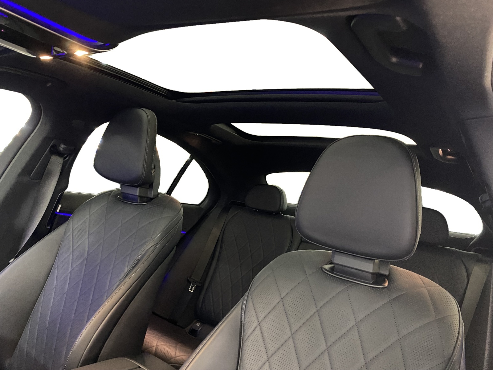 MERCEDES-BENZ E 400 e AMG Line 4MATIC-image-10