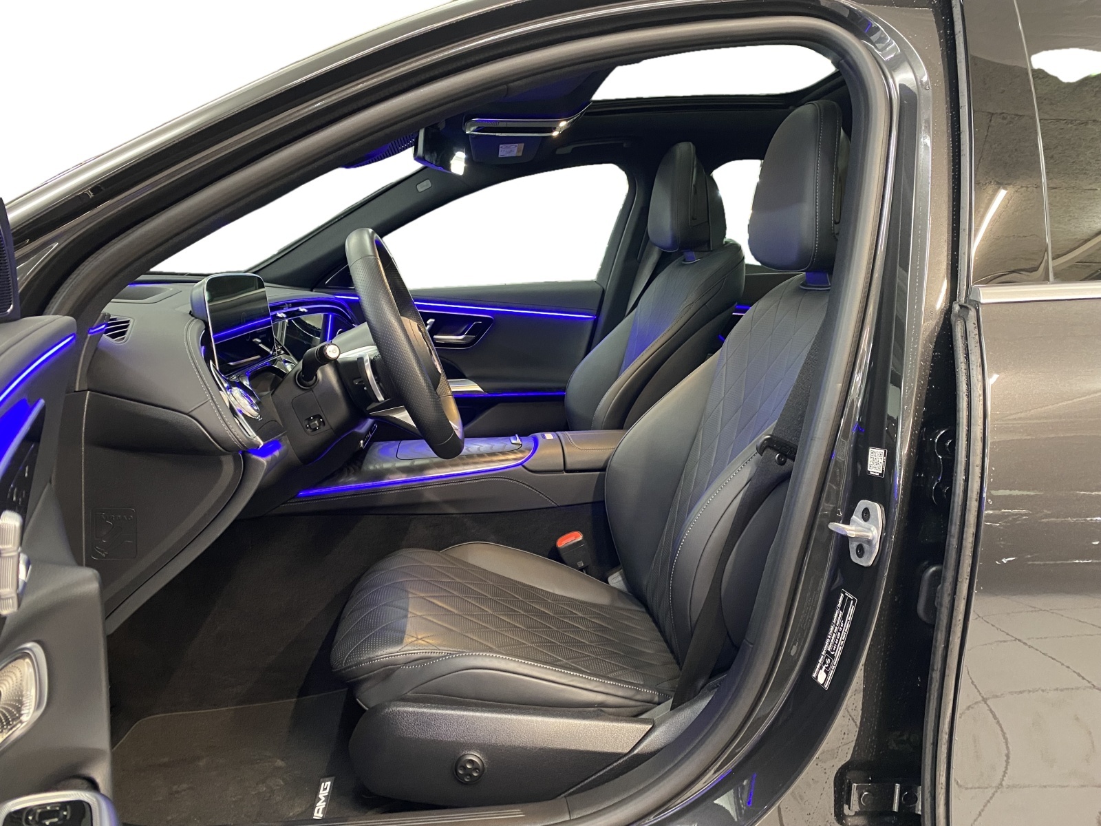 MERCEDES-BENZ E 400 e AMG Line 4MATIC-image-6