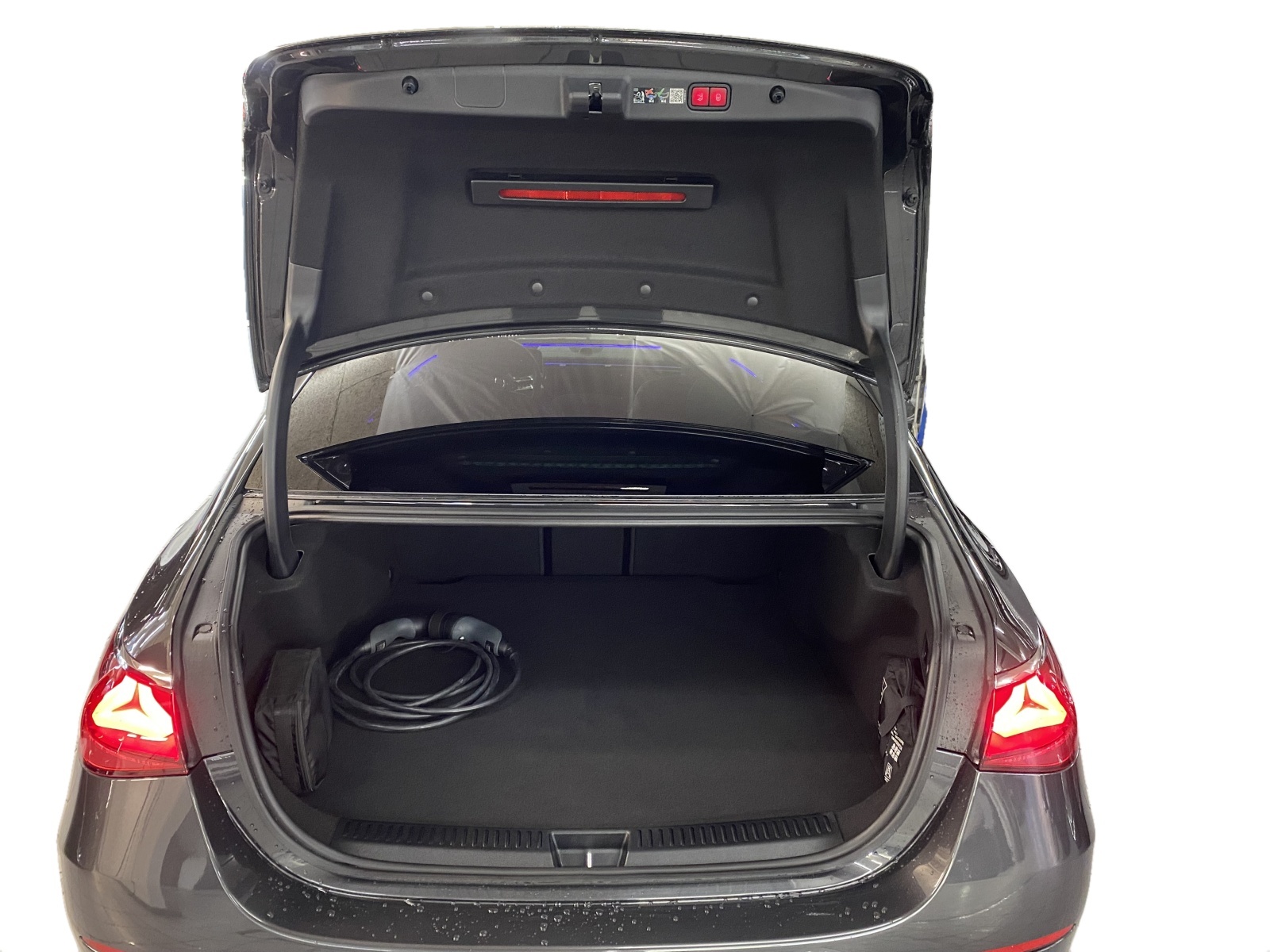 MERCEDES-BENZ E 400 e AMG Line 4MATIC-image-5