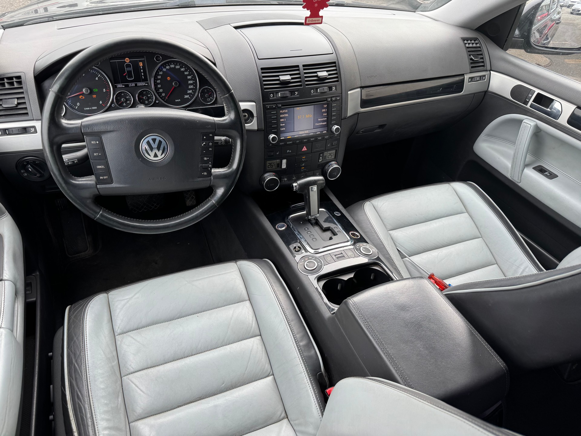 VW Touareg 3.0 TDI-image-6