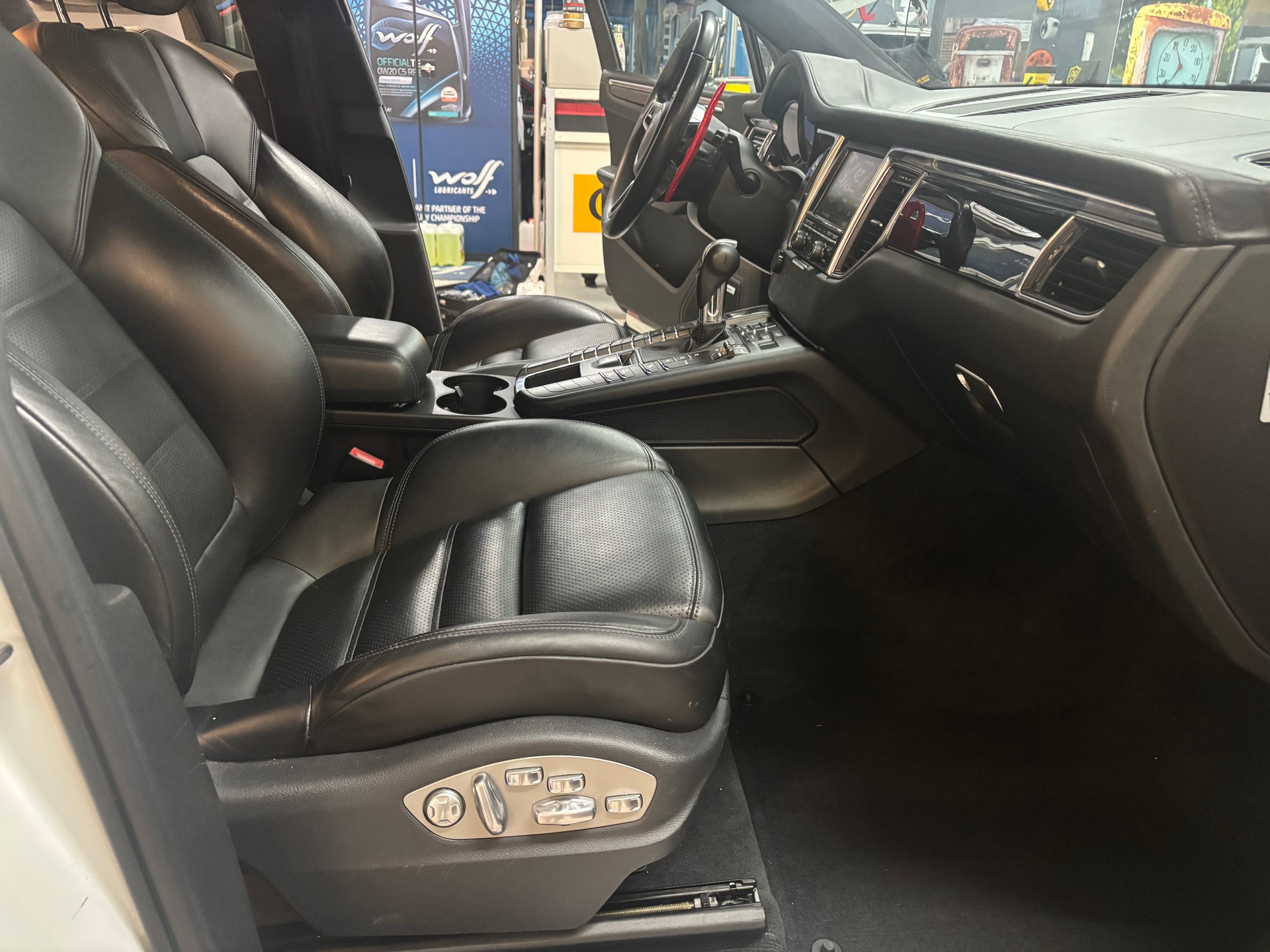 PORSCHE Macan Turbo PDK-image-12
