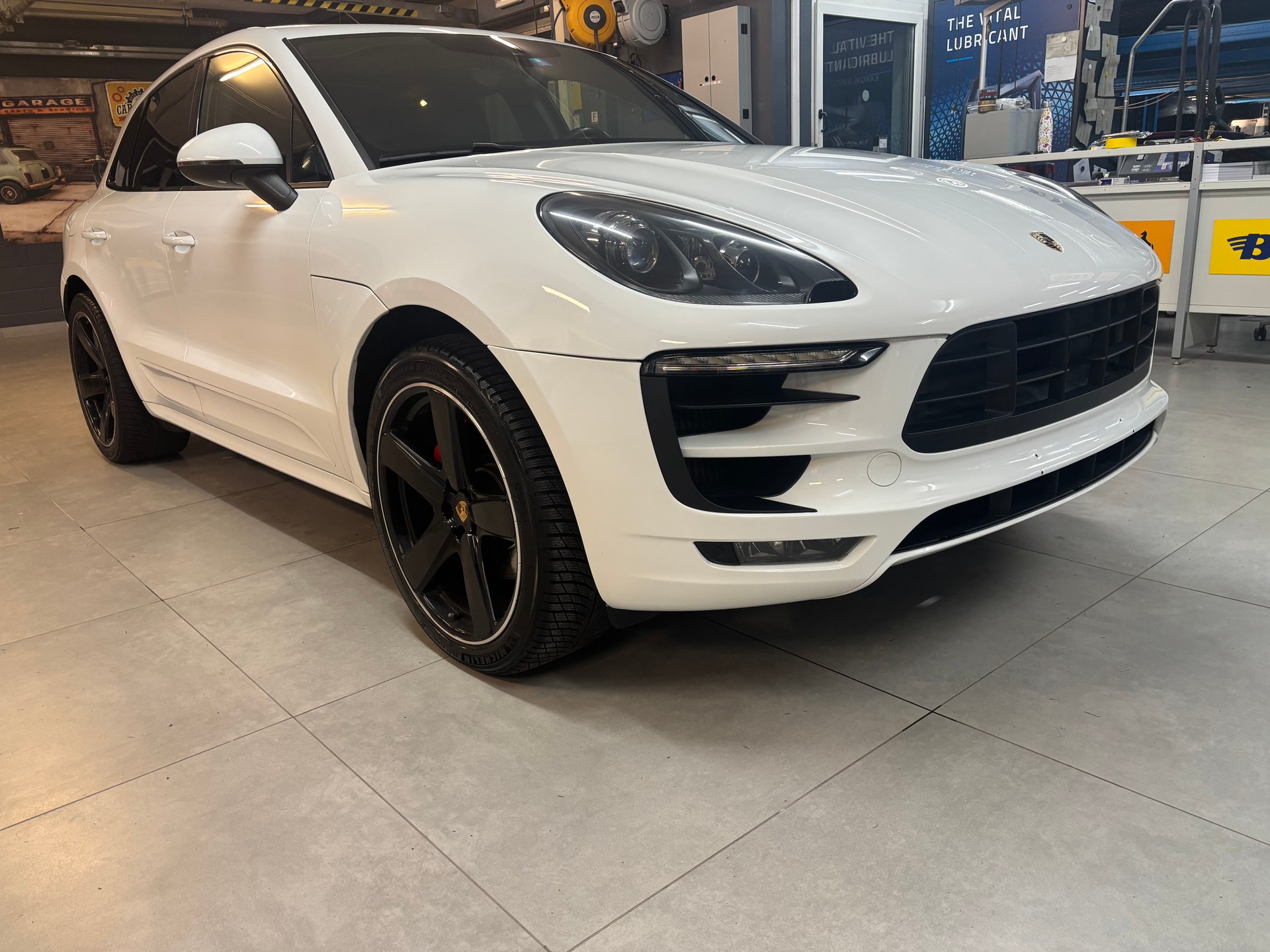 PORSCHE Macan Turbo PDK-image-2