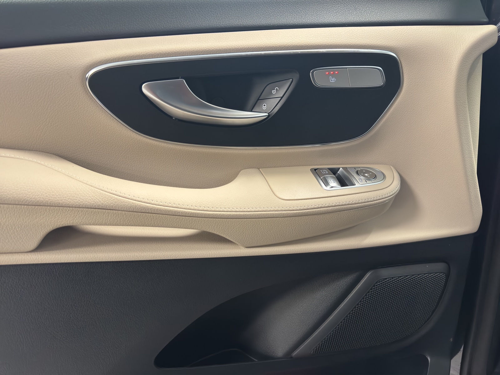 MERCEDES-BENZ Marco Polo 300 d 4M Automat-image-12