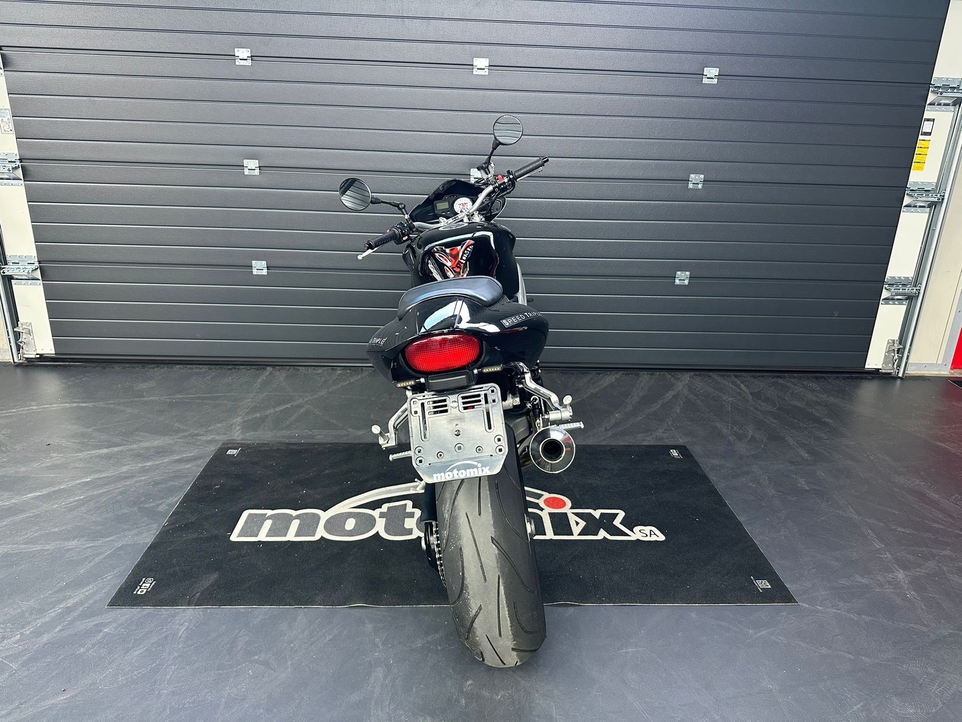TRIUMPH Speed Triple 955i-showroom-element-3