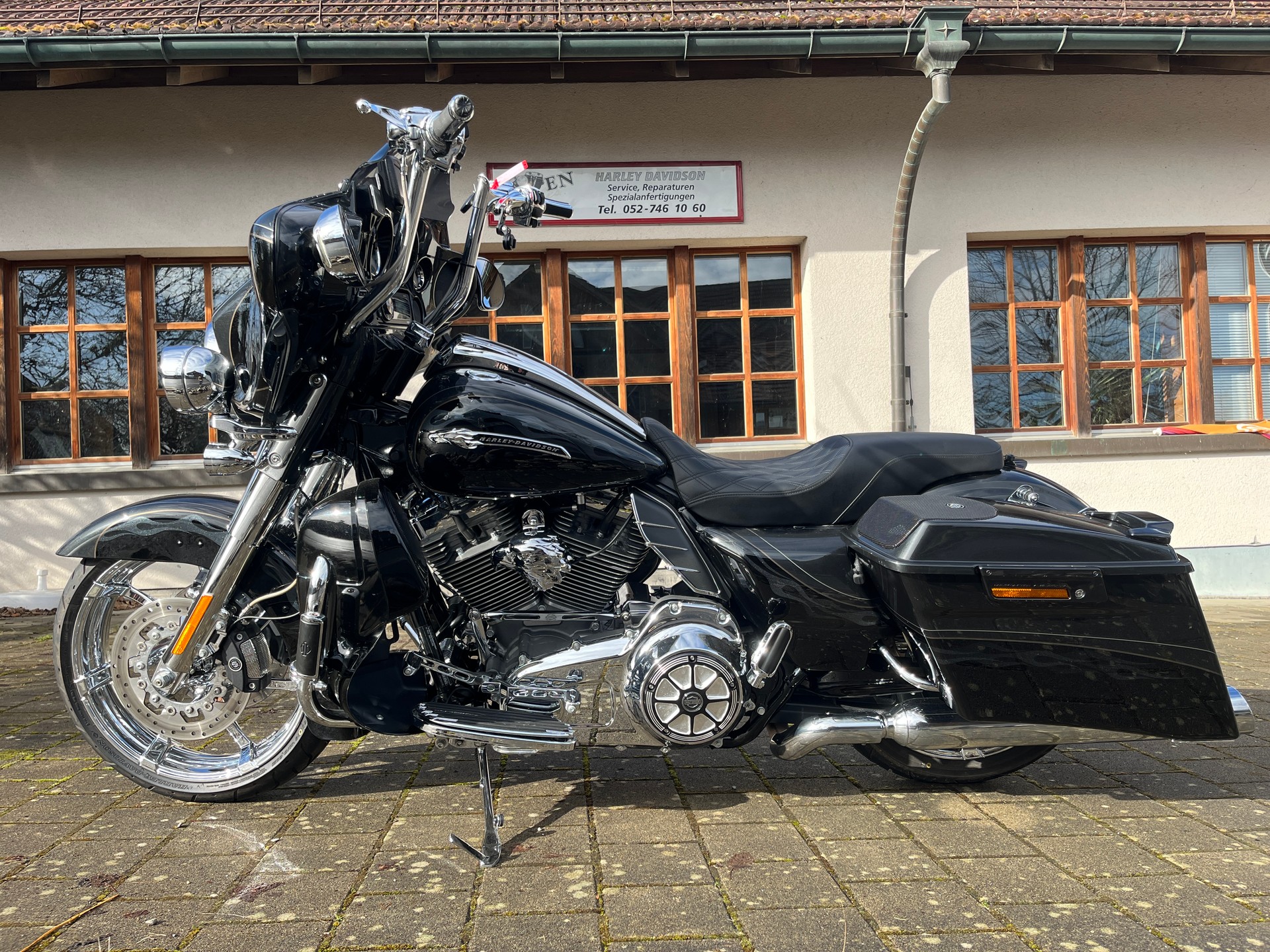 HARLEY-DAVIDSON FLHXSE3