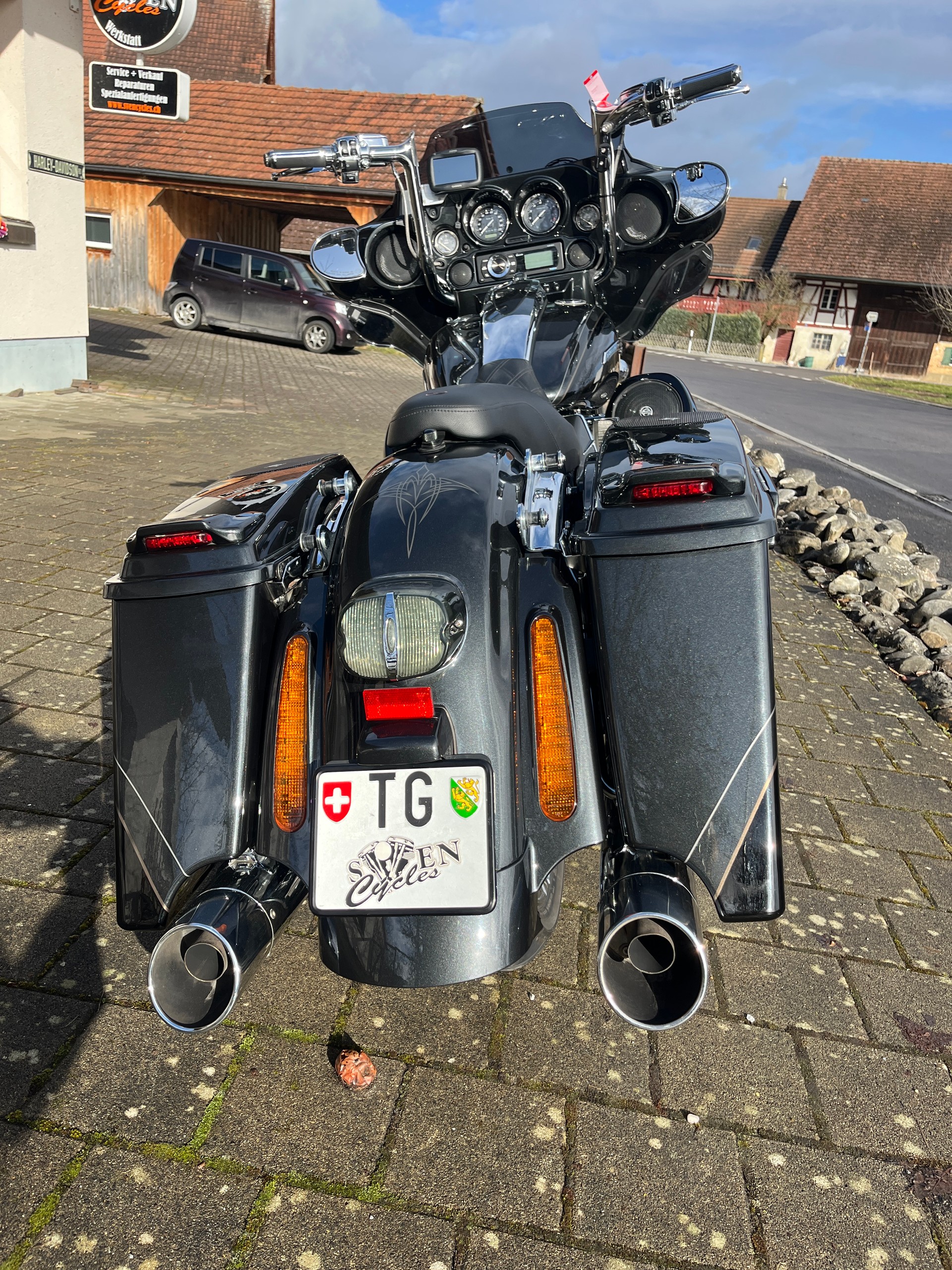 HARLEY-DAVIDSON FLHXSE3-image-13