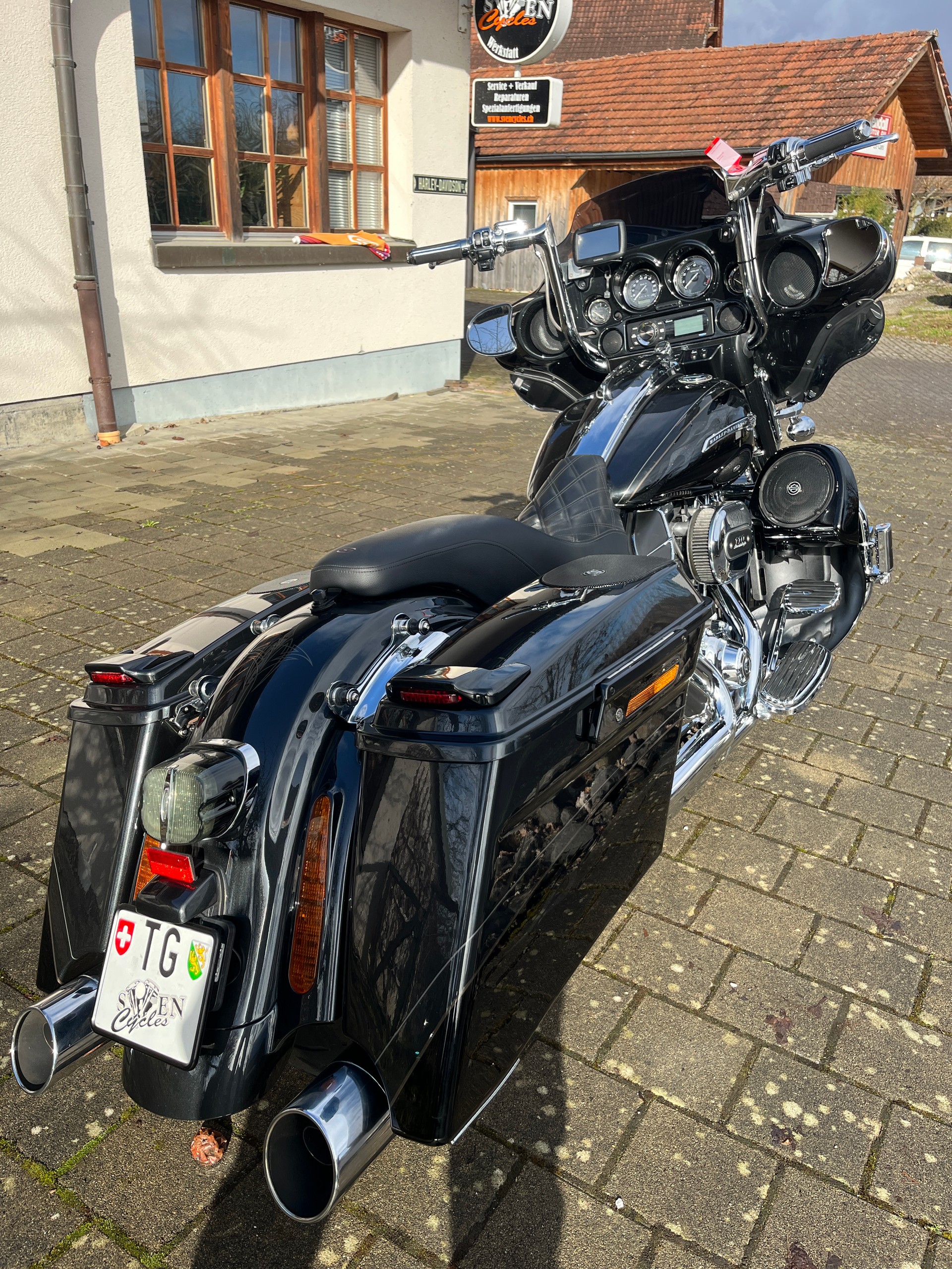 HARLEY-DAVIDSON FLHXSE3-image-10