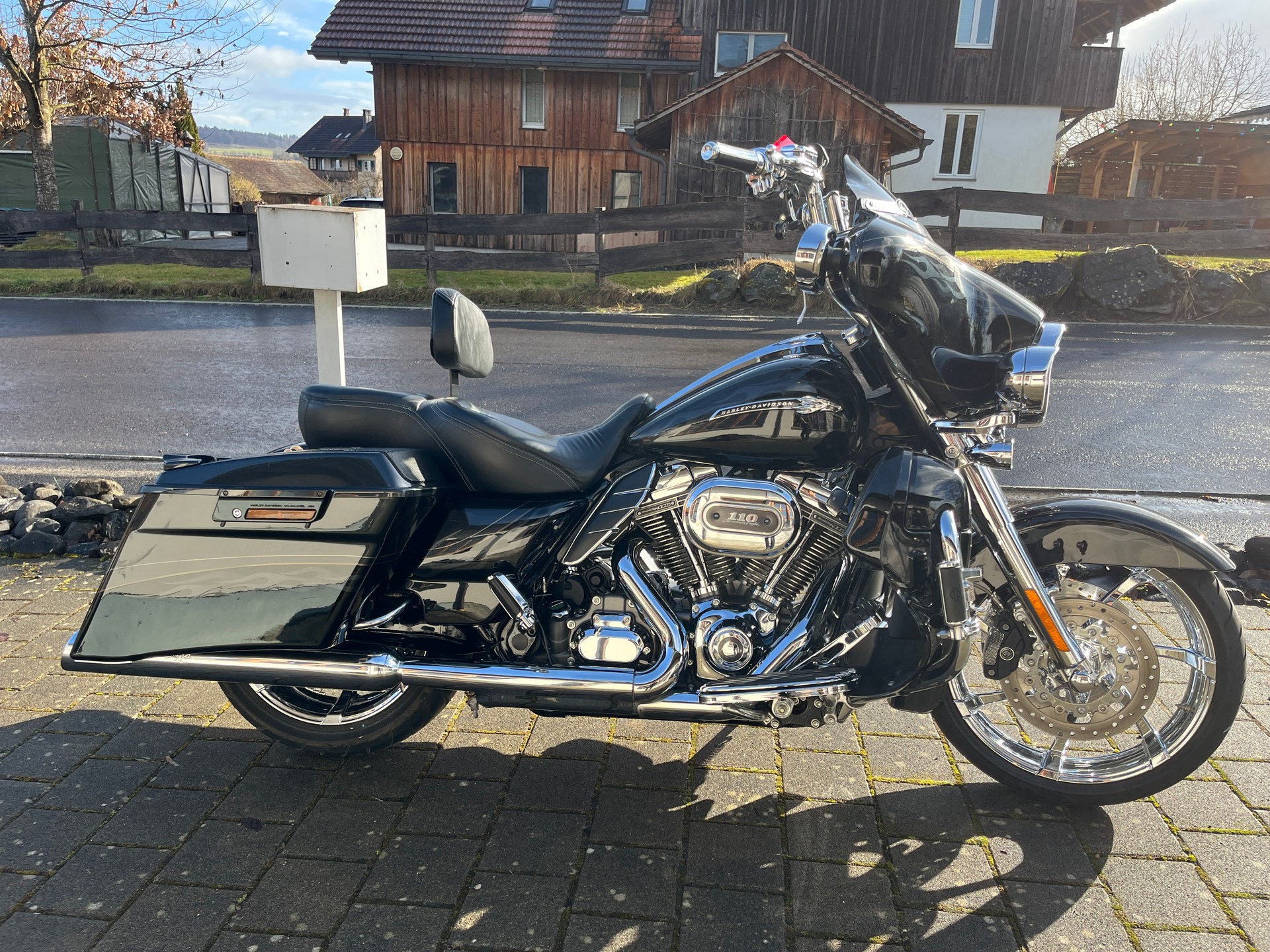 HARLEY-DAVIDSON FLHXSE3-image-5