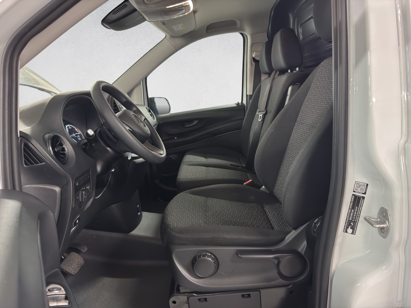 MERCEDES-BENZ eVito 112 KA L 60 kWh-image-10