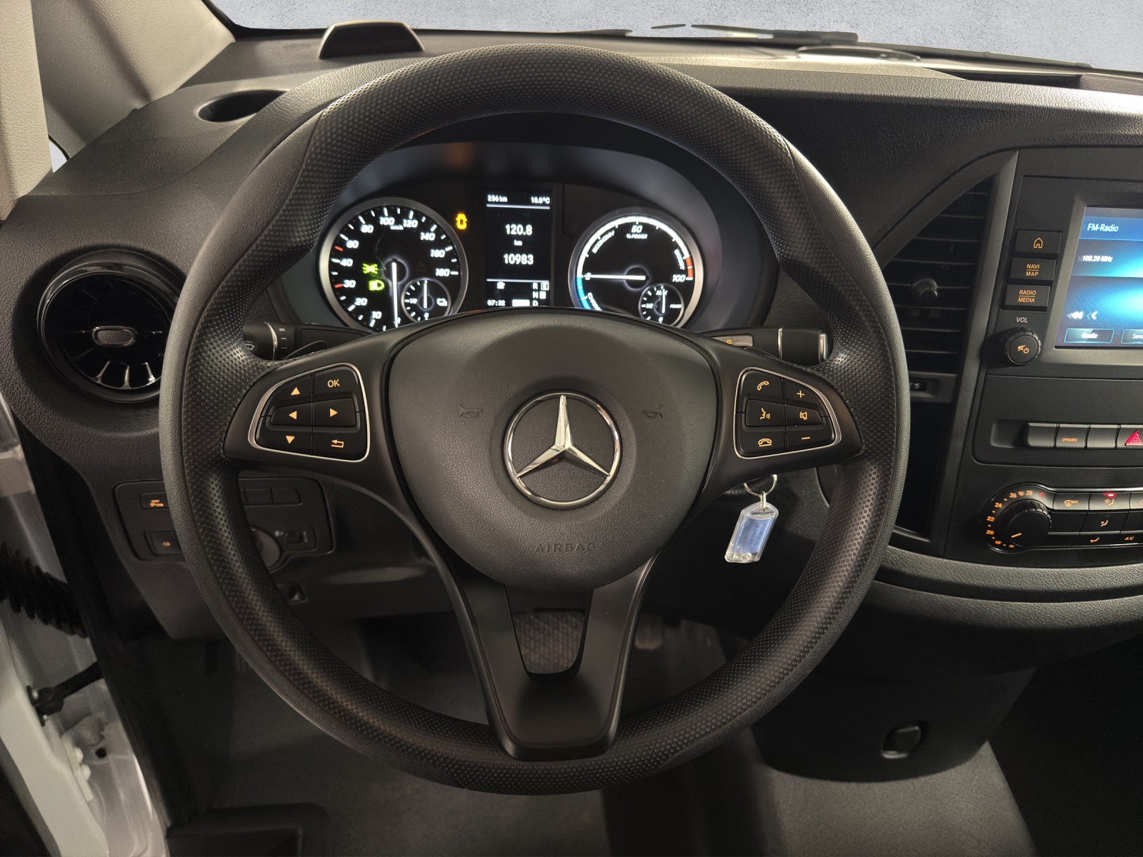 MERCEDES-BENZ eVito 112 KA L 60 kWh-image-12