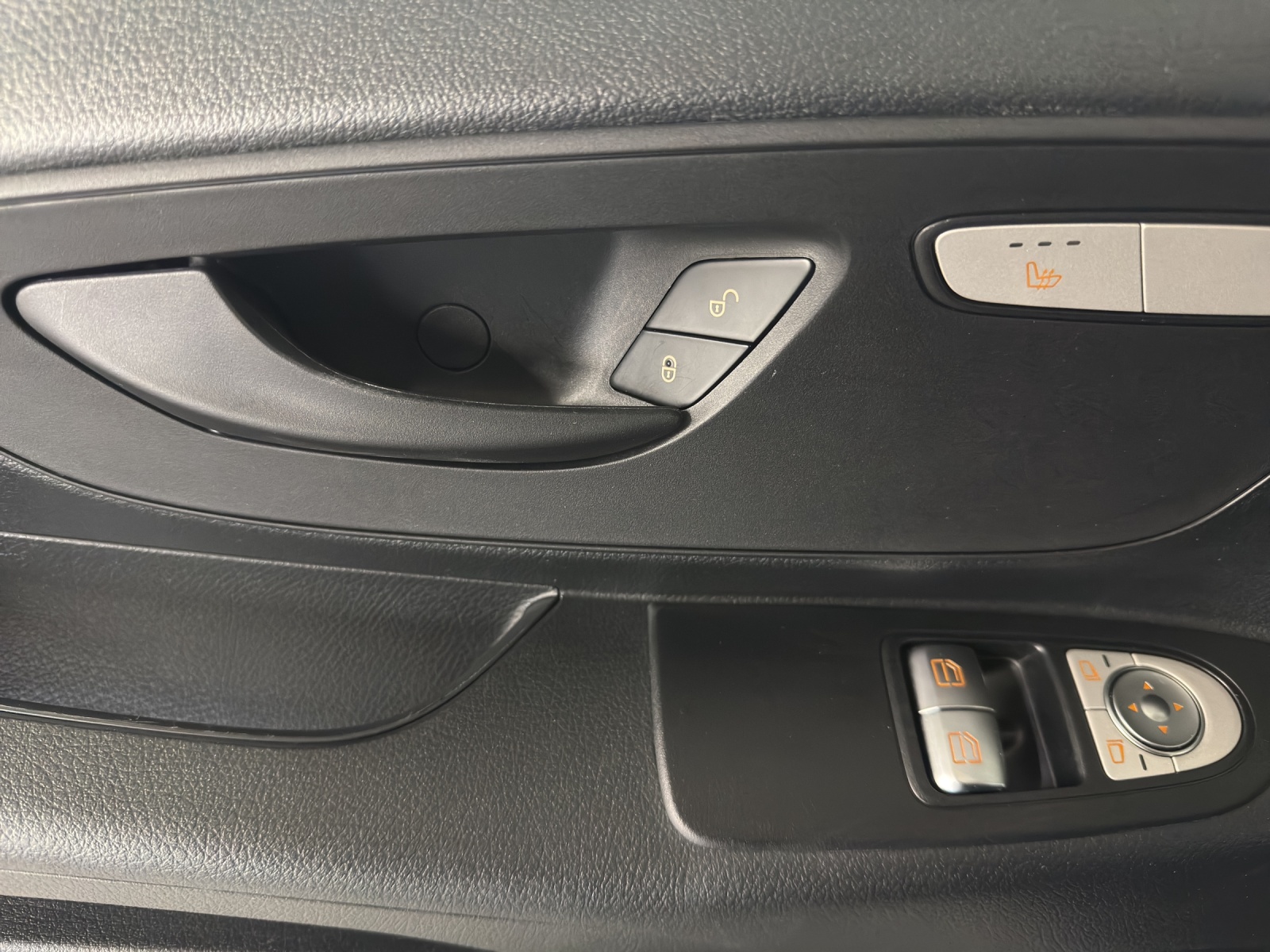 MERCEDES-BENZ eVito 112 KA L 60 kWh-image-6