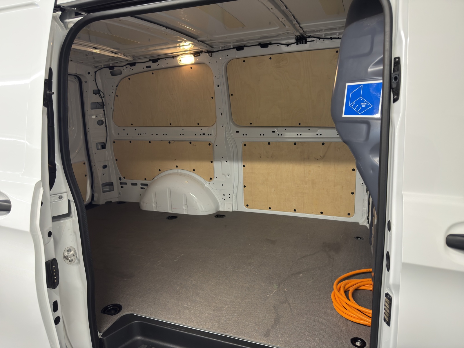 MERCEDES-BENZ eVito 112 KA L 60 kWh-image-13