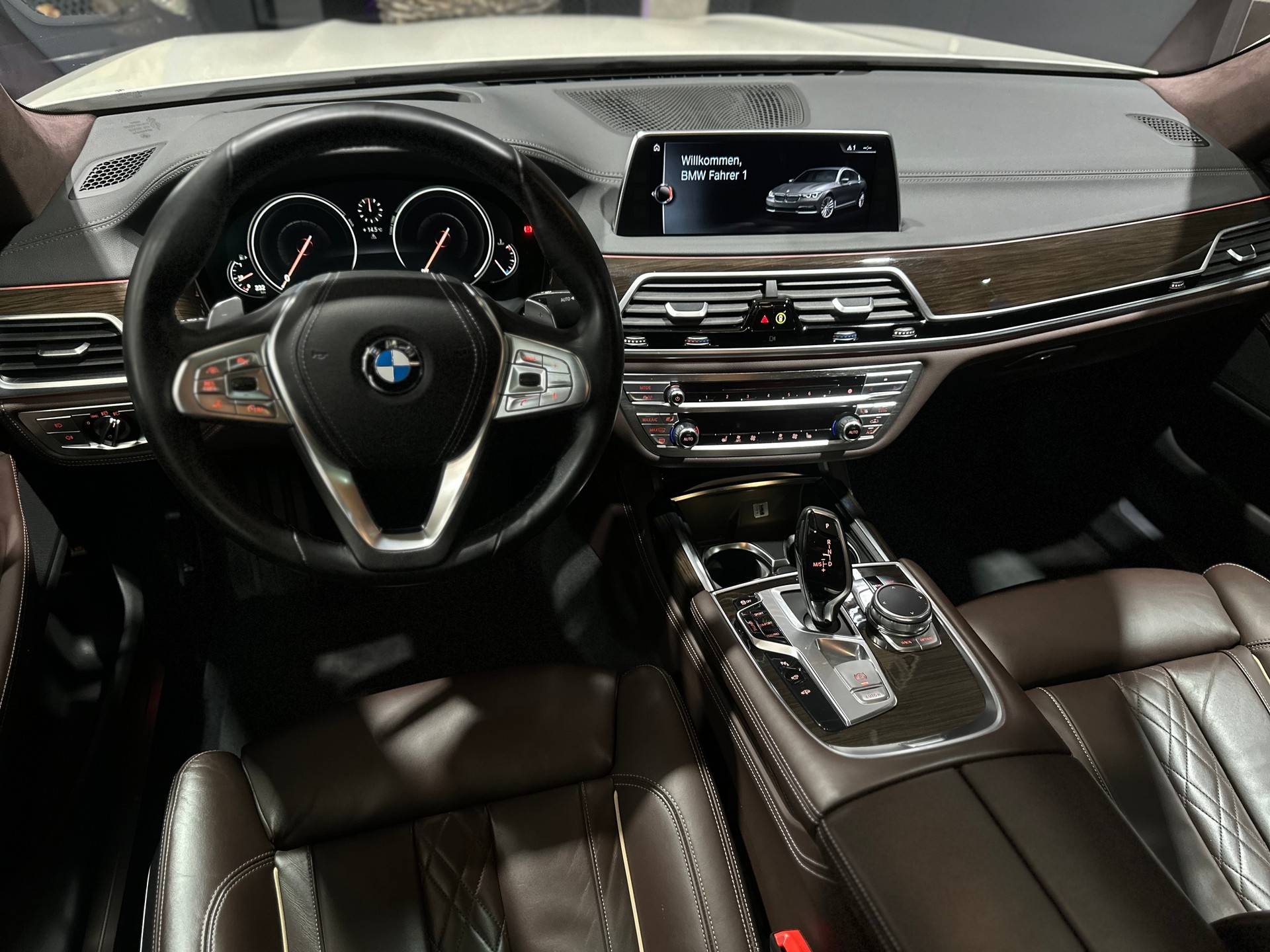 BMW 750i xDrive Steptronic-image-20