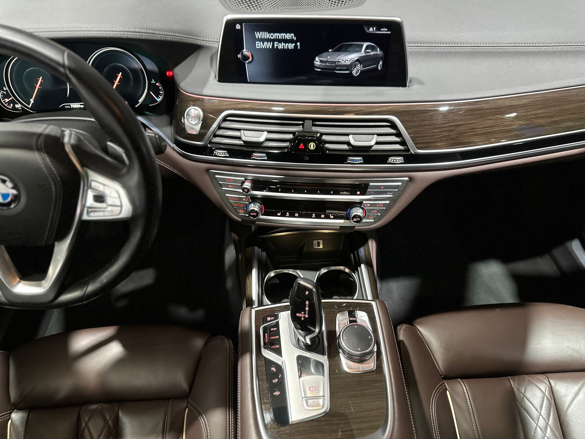 BMW 750i xDrive Steptronic-image-22