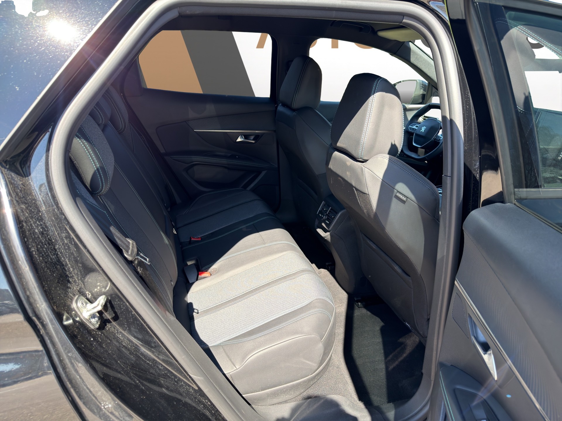 PEUGEOT 3008 1.6 Plug-in Hybrid Allure-image-15