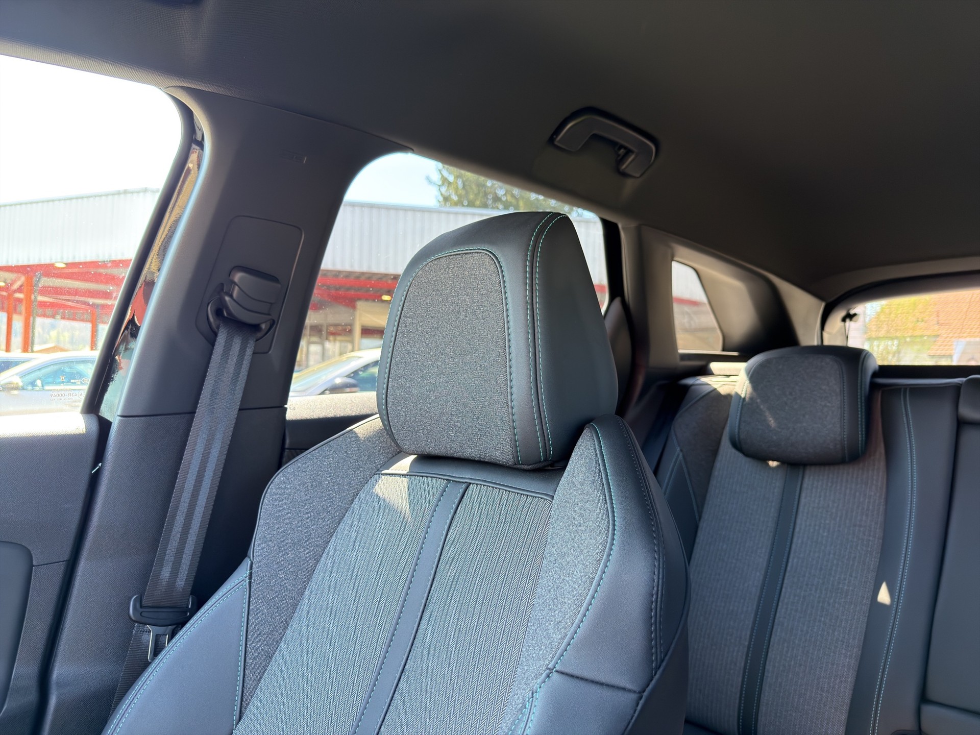 PEUGEOT 3008 1.6 Plug-in Hybrid Allure-image-45
