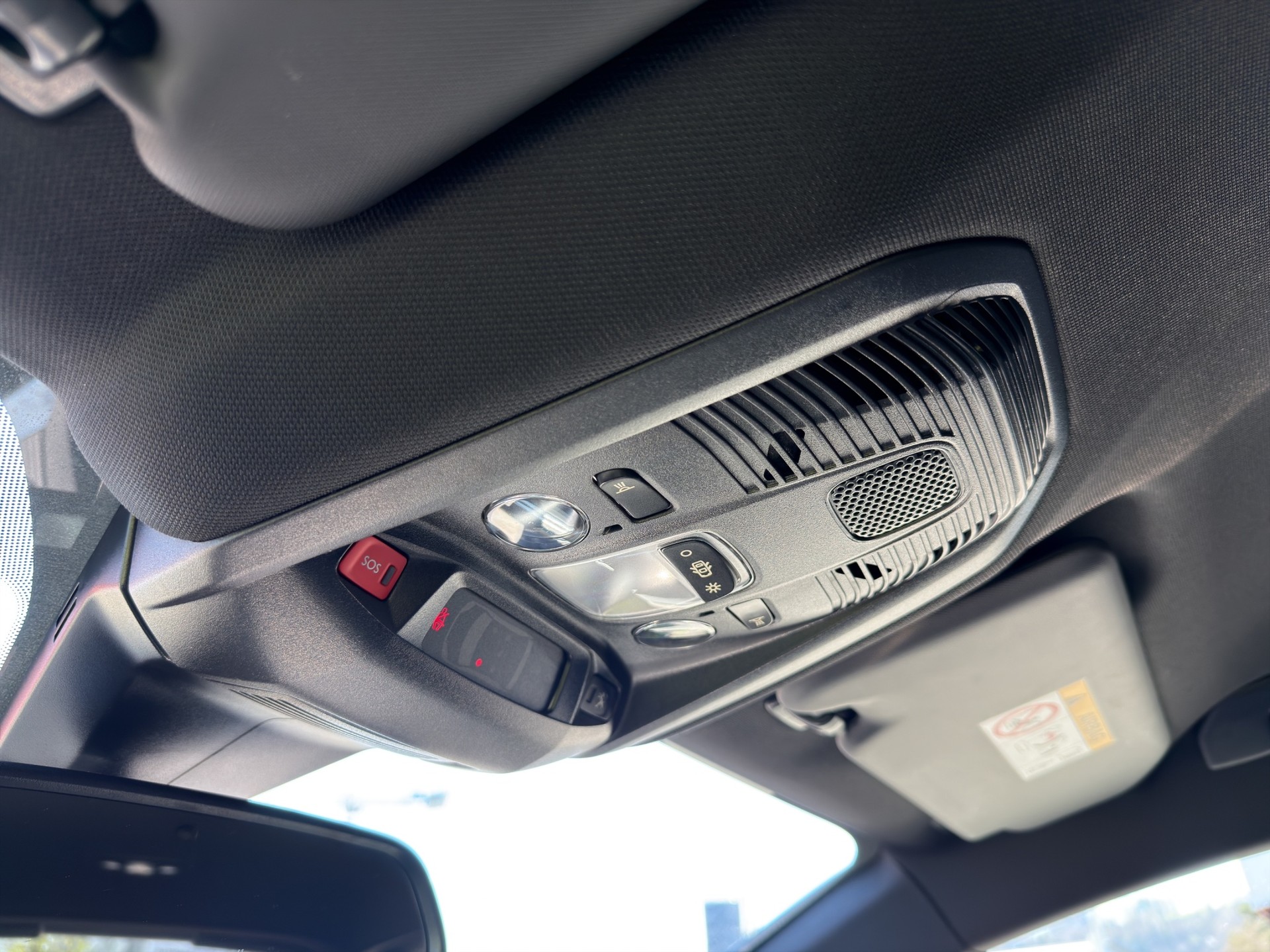 PEUGEOT 3008 1.6 Plug-in Hybrid Allure-image-41