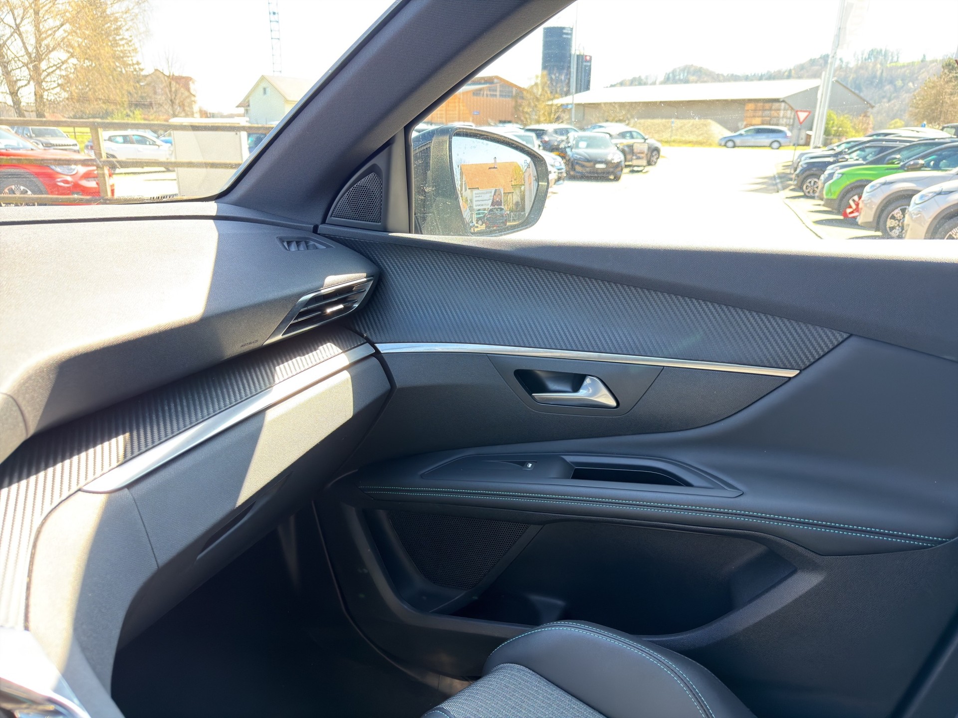 PEUGEOT 3008 1.6 Plug-in Hybrid Allure-image-42