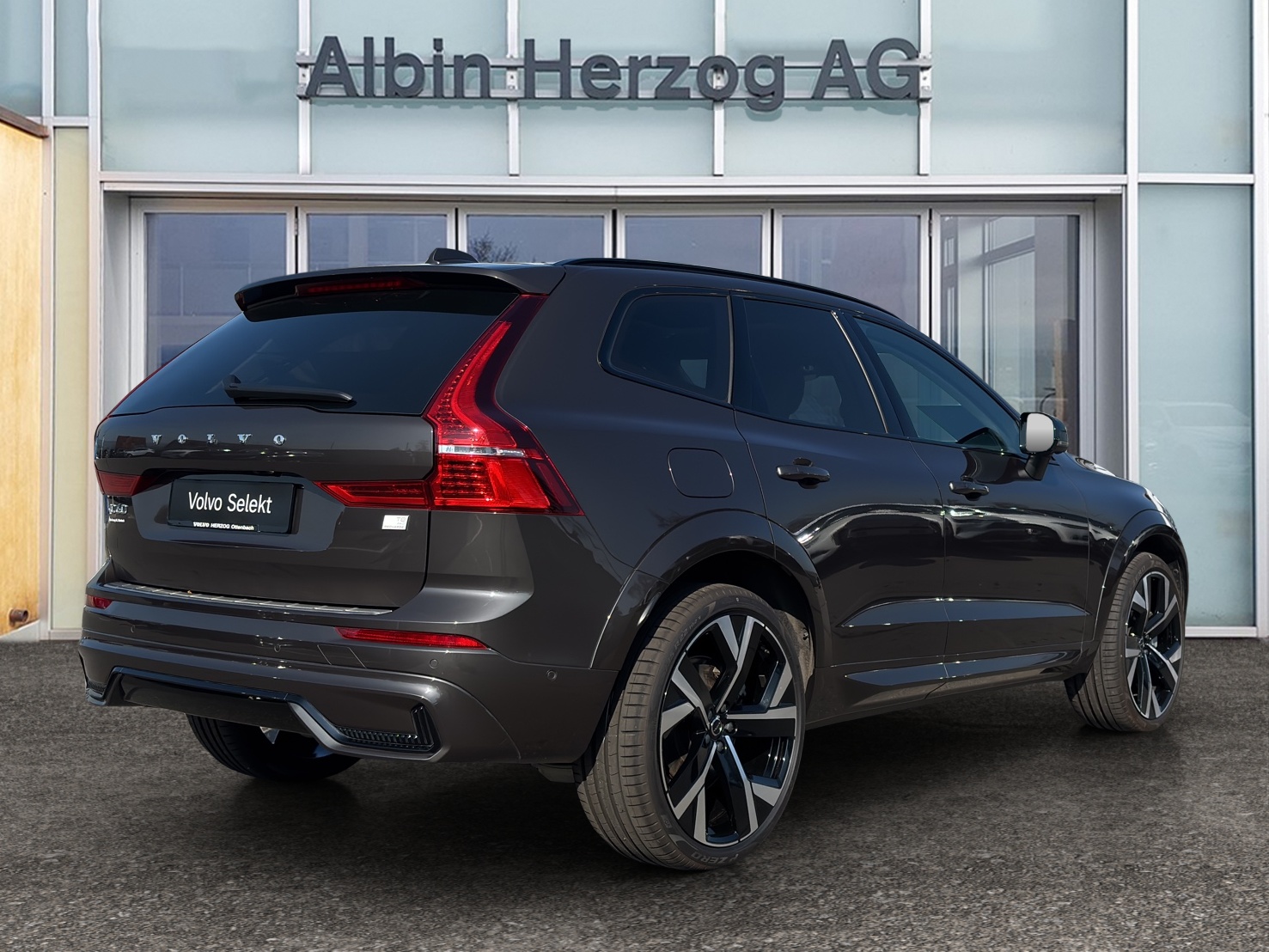 VOLVO XC60 2.0 T8 TE Ultimate Dark eAWD-showroom-element-3