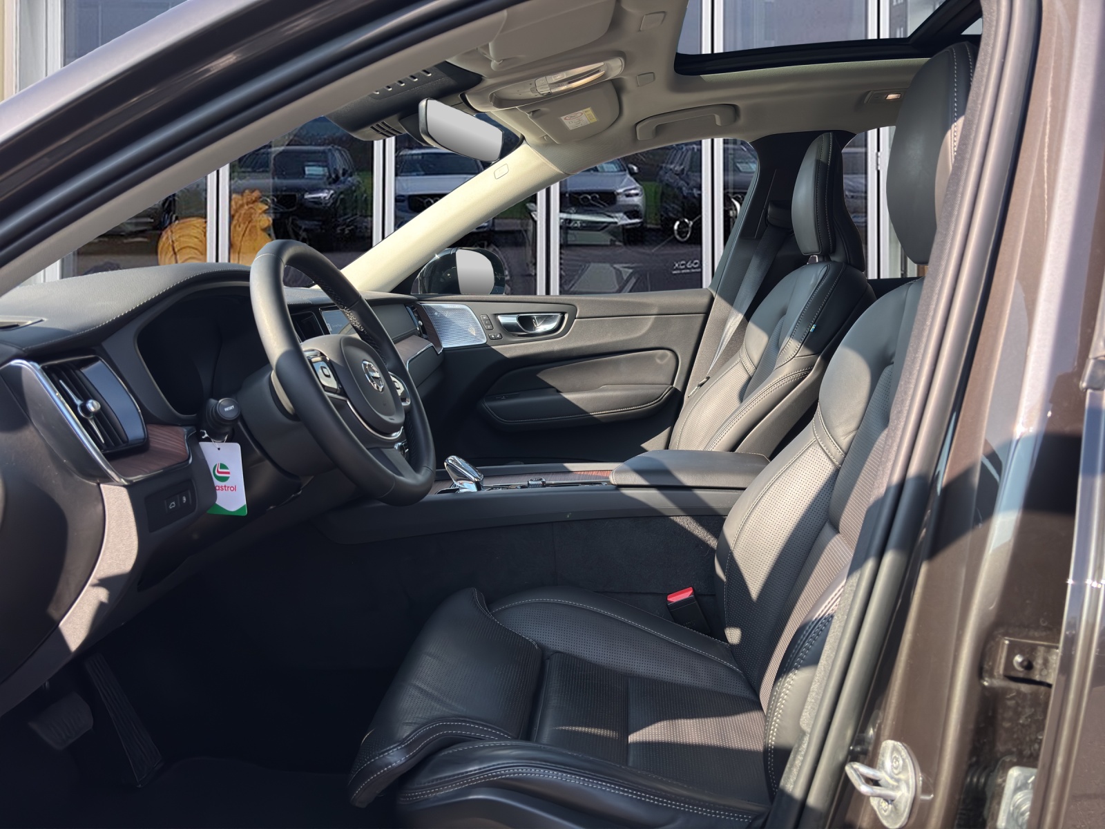 VOLVO XC60 2.0 T8 TE Ultimate Dark eAWD-image-8
