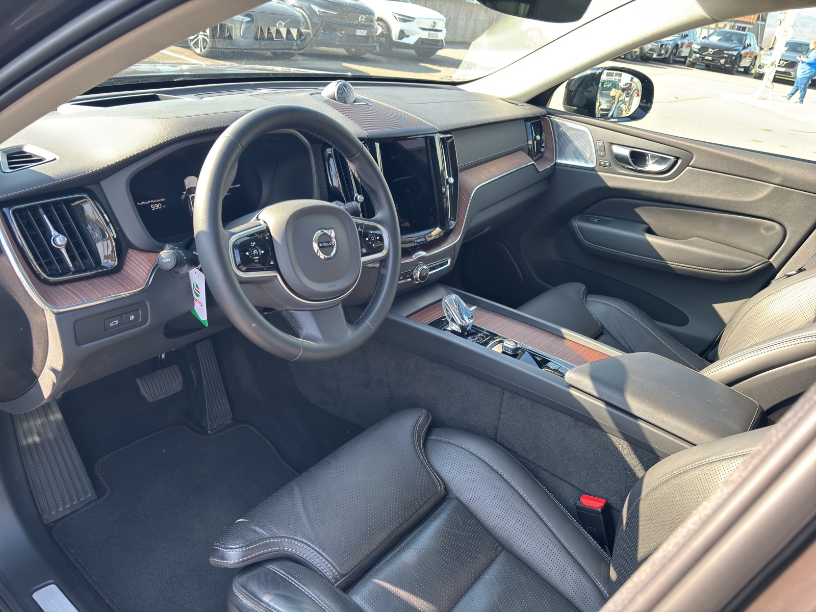 VOLVO XC60 2.0 T8 TE Ultimate Dark eAWD-image-9