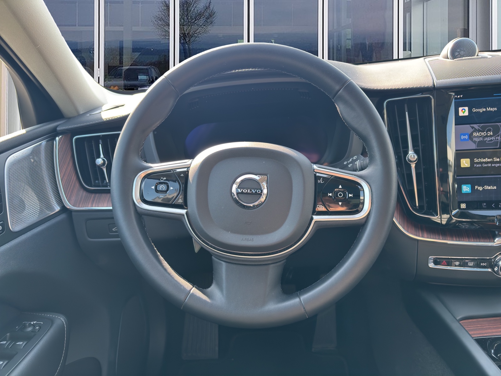 VOLVO XC60 2.0 T8 TE Ultimate Dark eAWD-image-11