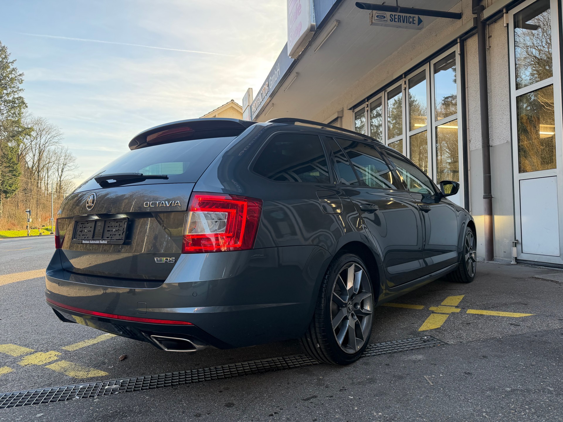 SKODA Octavia Combi 2.0 TSI RS DSG-image-4