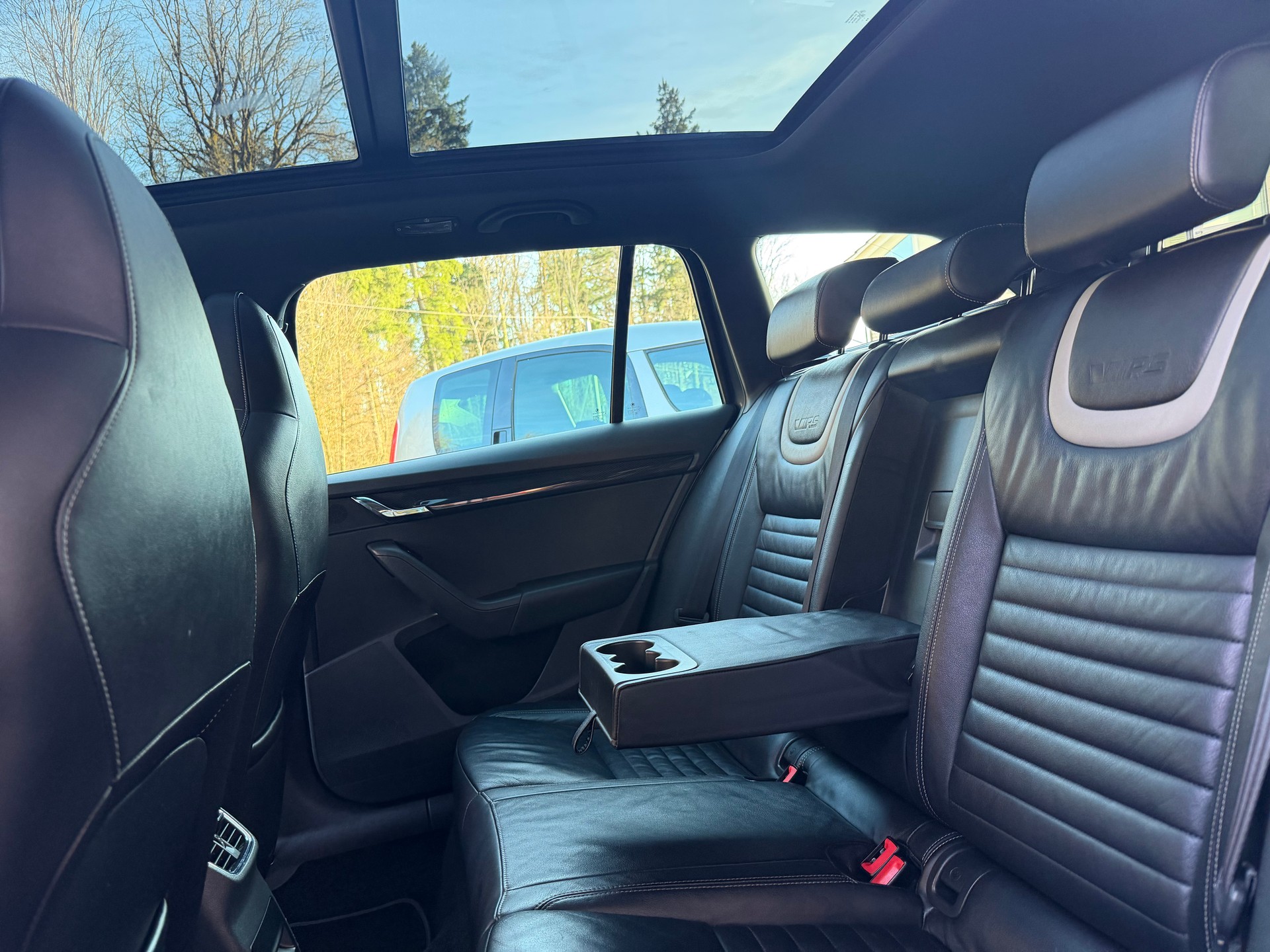 SKODA Octavia Combi 2.0 TSI RS DSG-image-9