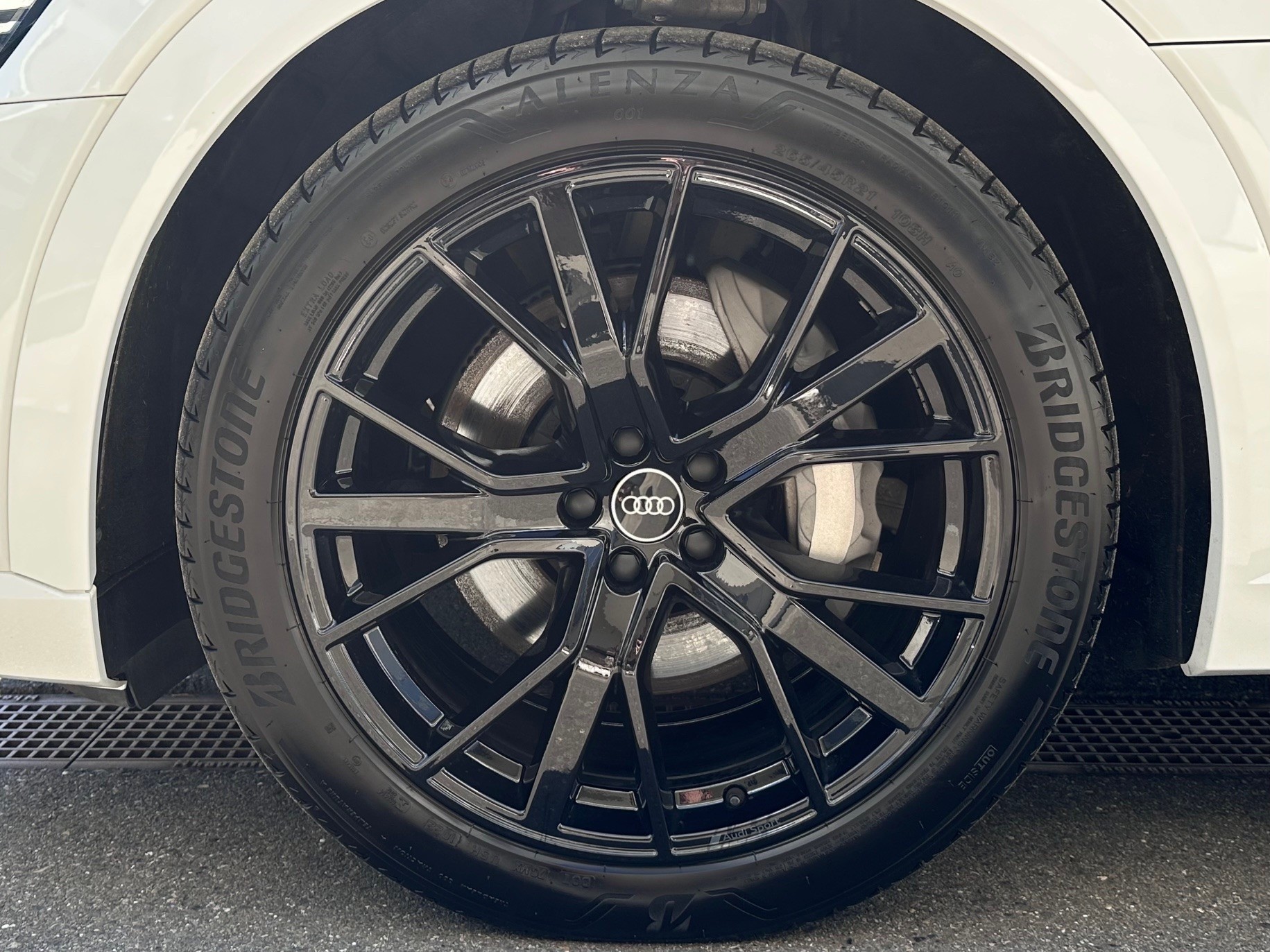AUDI e-tron 55 Sportback S Line Black Edition quattro-image-15