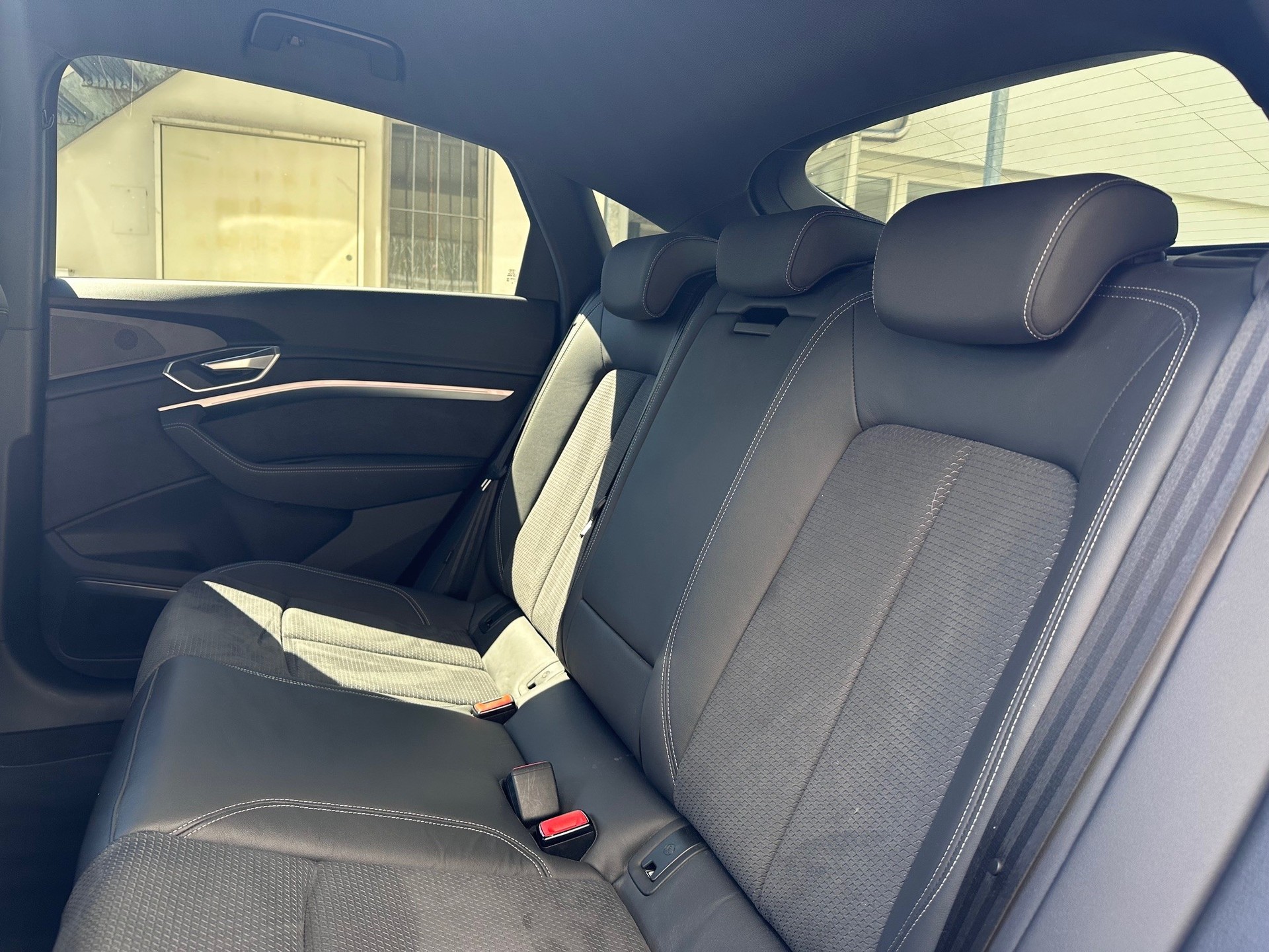 AUDI e-tron 55 Sportback S Line Black Edition quattro-image-10