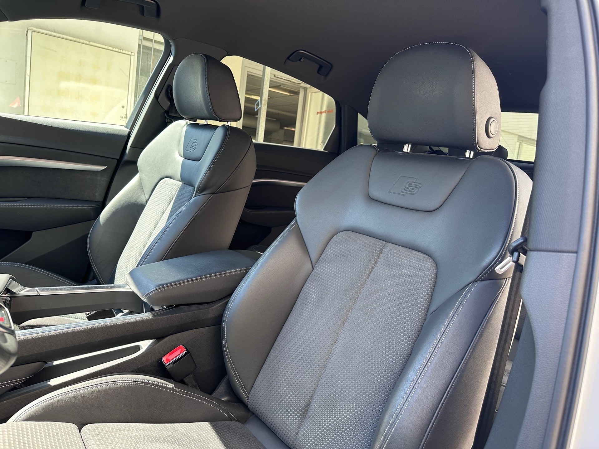AUDI e-tron 55 Sportback S Line Black Edition quattro-image-9