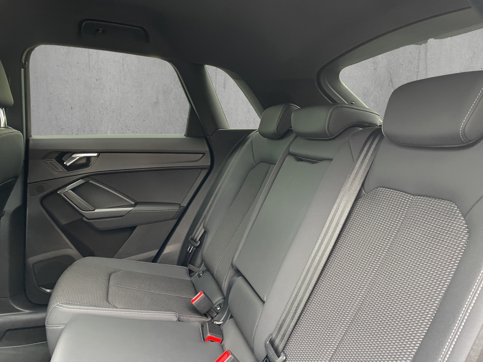 AUDI Q3 35 TFSI S line S-tronic-image-13