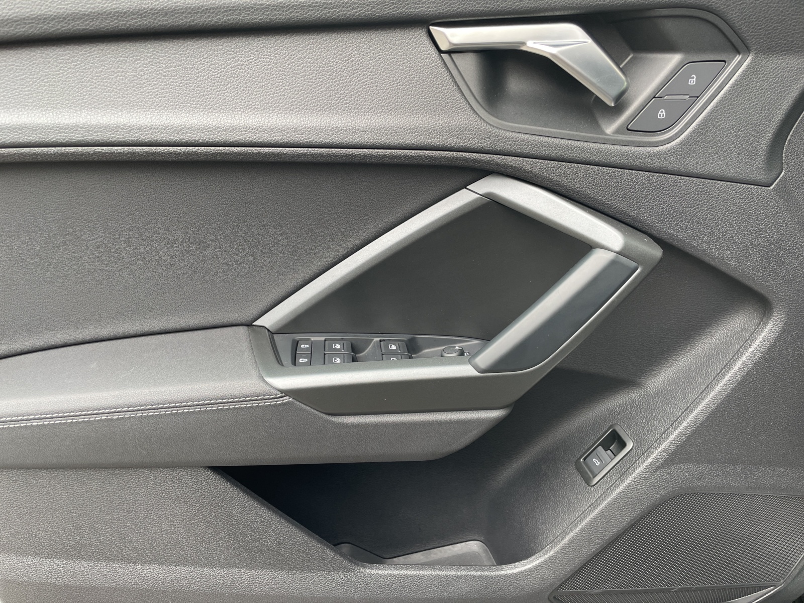 AUDI Q3 35 TFSI S line S-tronic-image-8