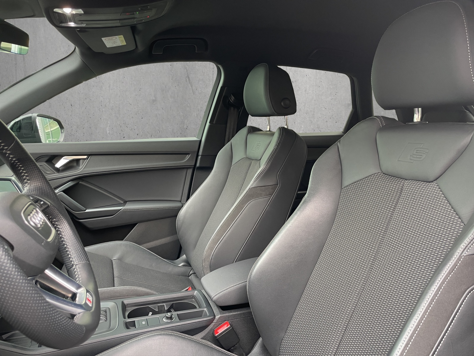 AUDI Q3 35 TFSI S line S-tronic-image-6