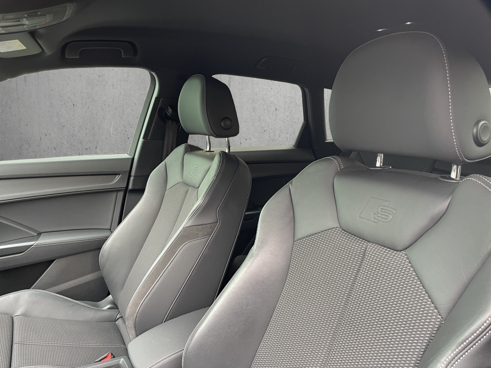 AUDI Q3 35 TFSI S line S-tronic-image-16