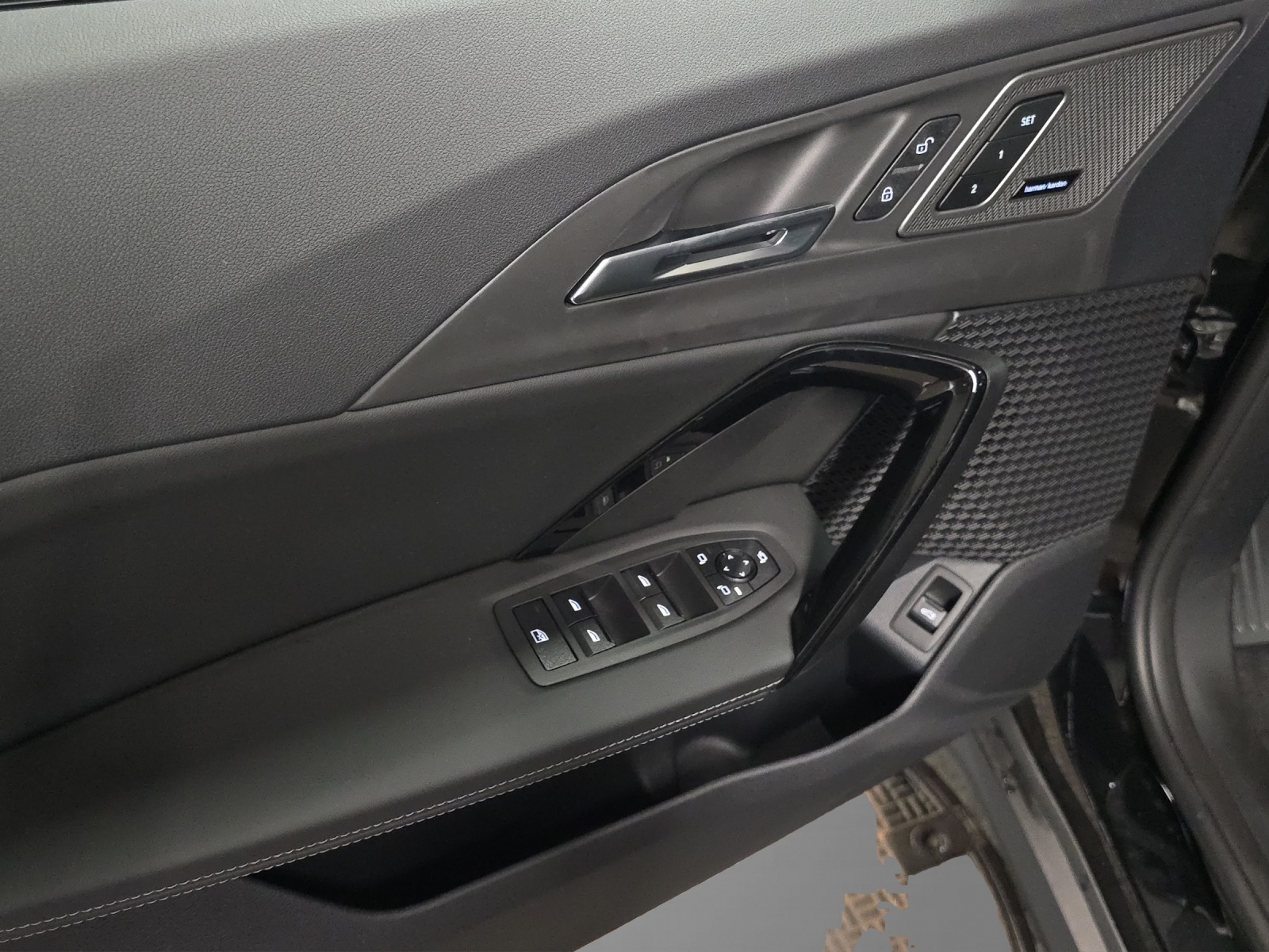 BMW X1 sDrive 18i-image-16