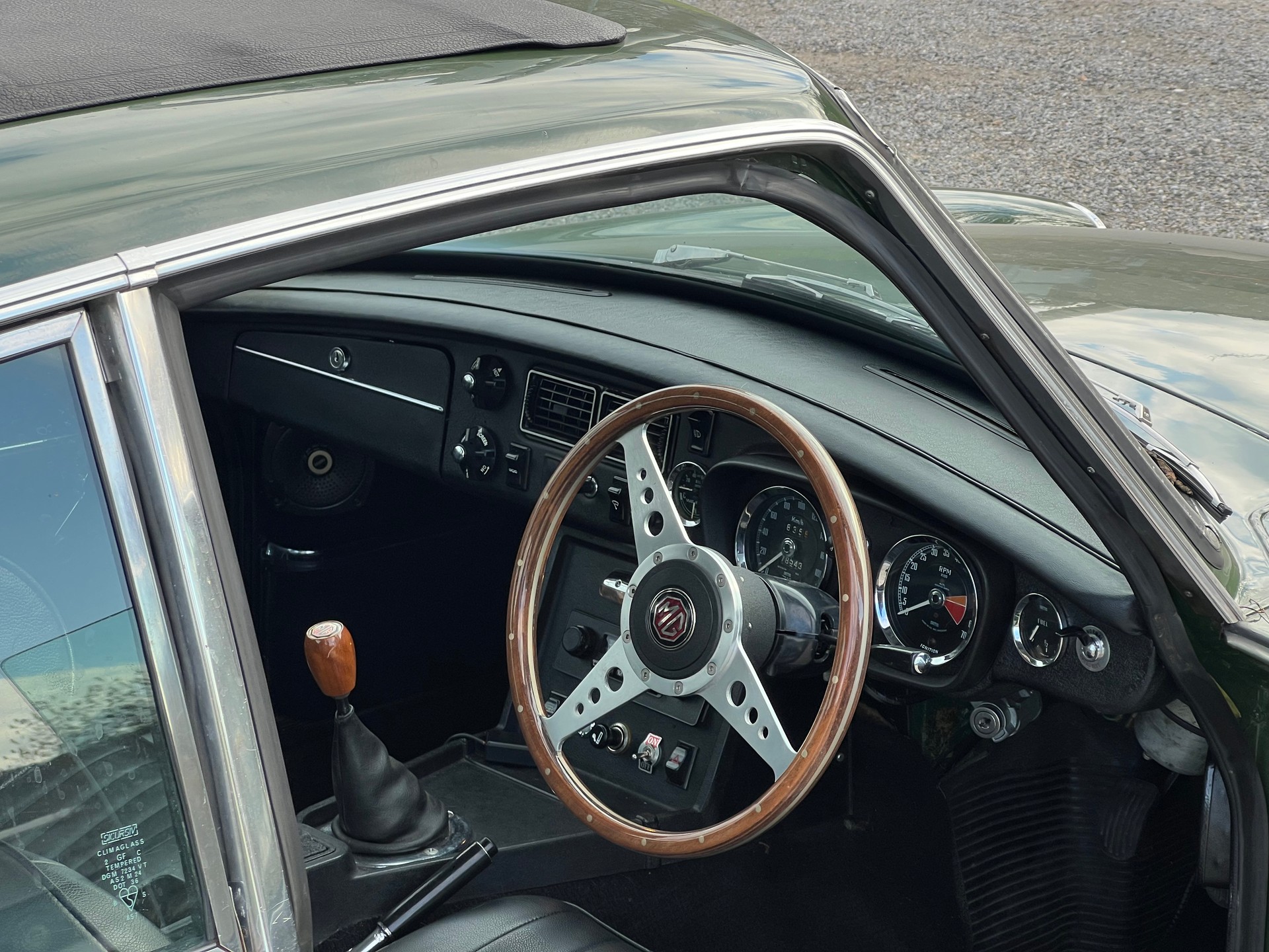 MG B GT-image-2