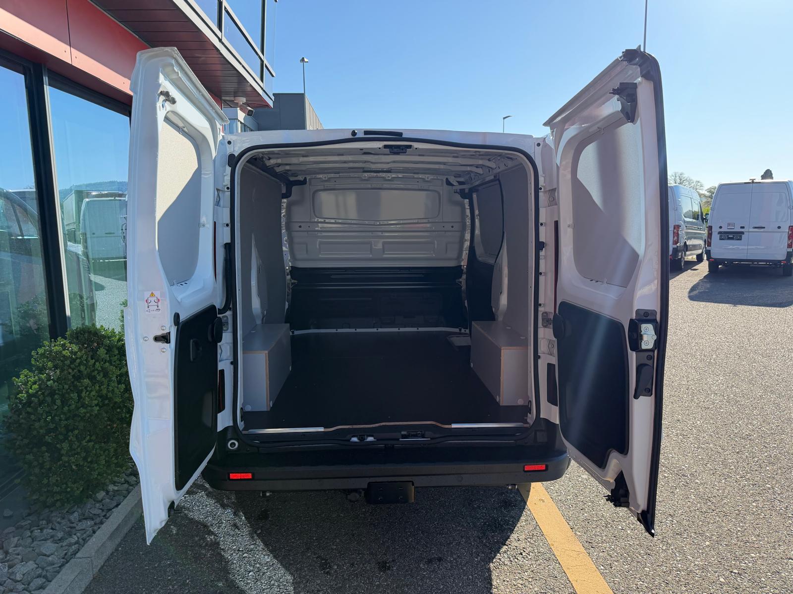 RENAULT Trafic Red Edition 150 PS L1H1 Hecktüren-image-6