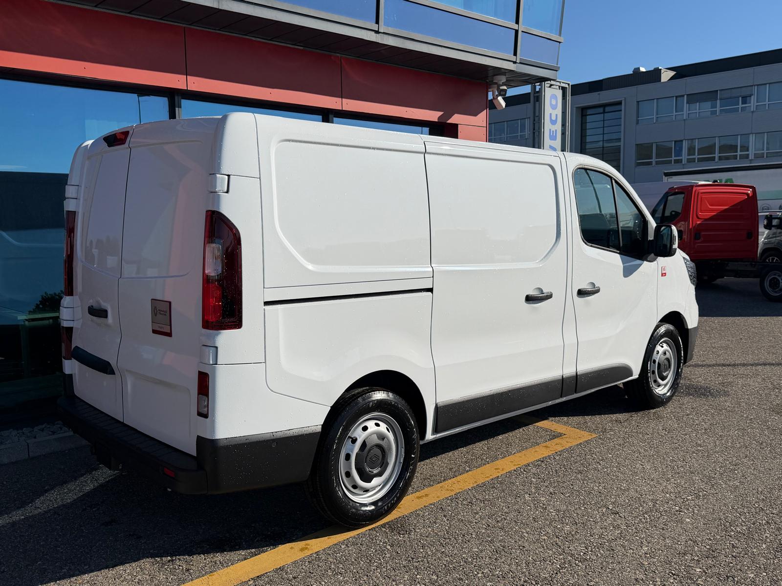 RENAULT Trafic Red Edition 150 PS L1H1 Hecktüren-image-4