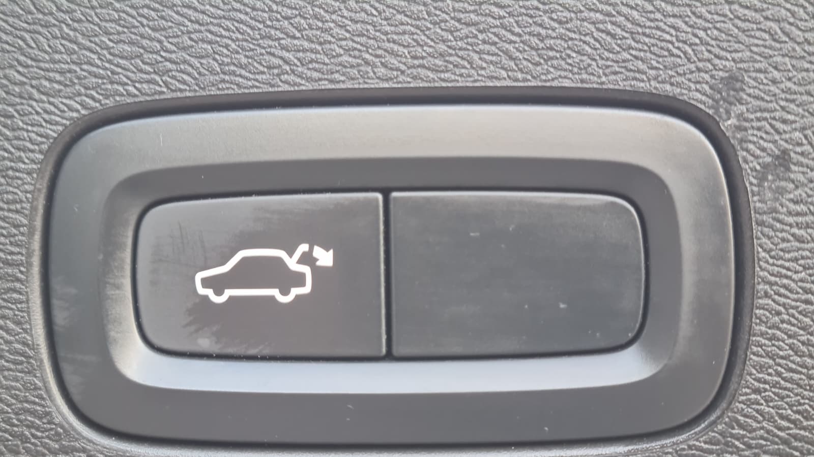 VOLVO XC60 D4 AWD Momentum ** CH-Fahrzeug mit Gratis Service Paket 150000 km oder 10 Jahre **-image-7
