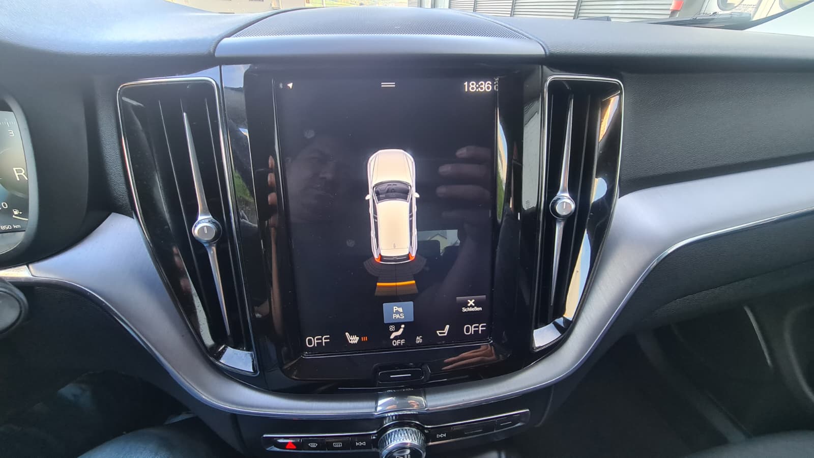 VOLVO XC60 D4 AWD Momentum ** CH-Fahrzeug mit Gratis Service Paket 150000 km oder 10 Jahre **-image-10