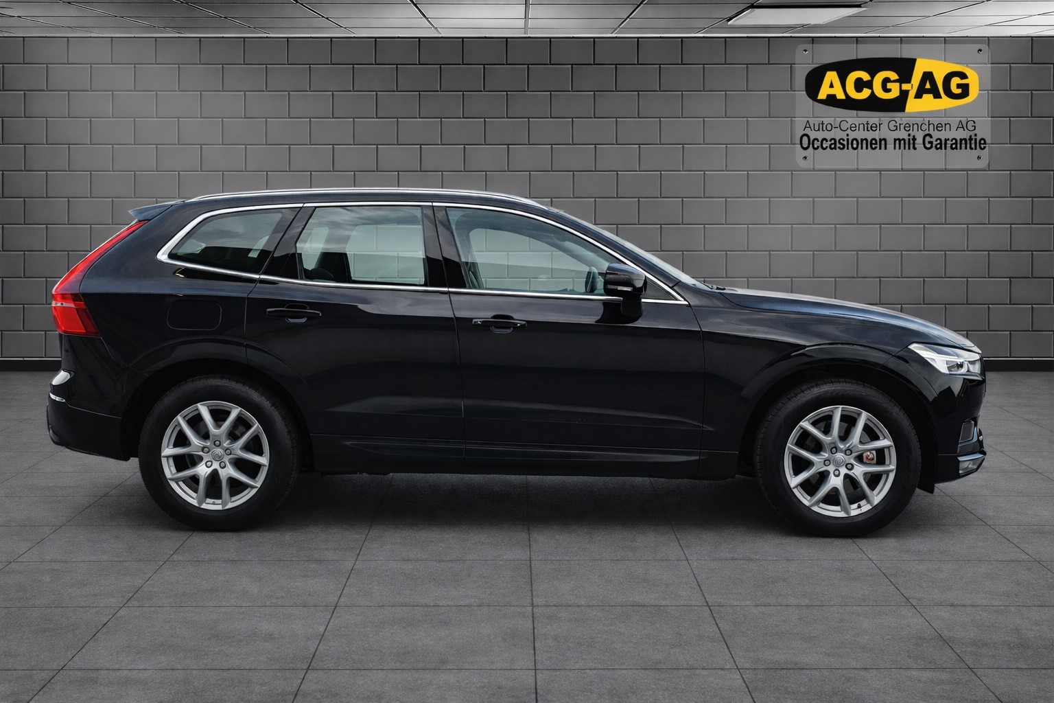 VOLVO XC60 D4 AWD Momentum ** CH-Fahrzeug mit Gratis Service Paket 150000 km oder 10 Jahre **-image-3